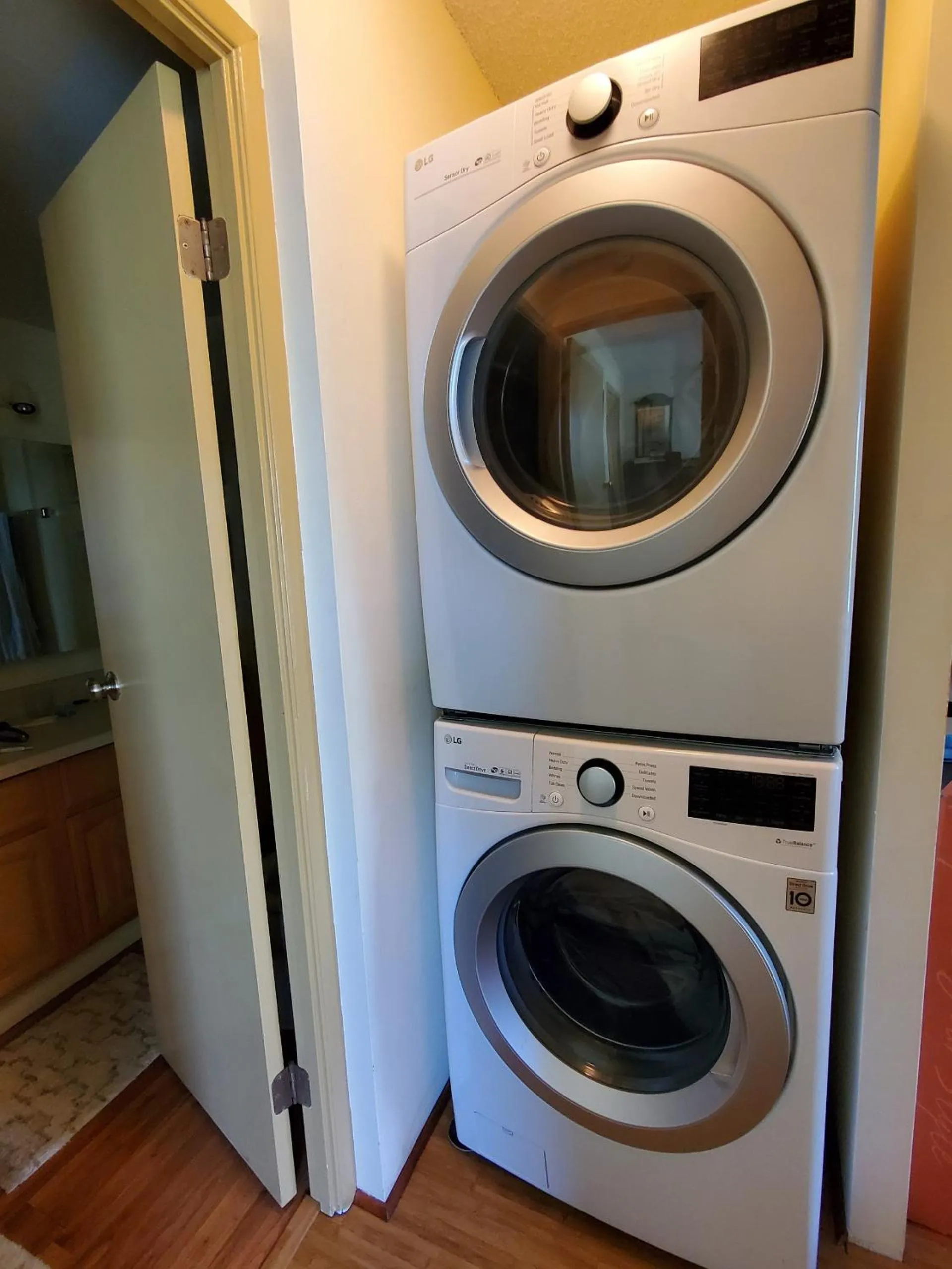 washing machine in Alii Villas Condominiums