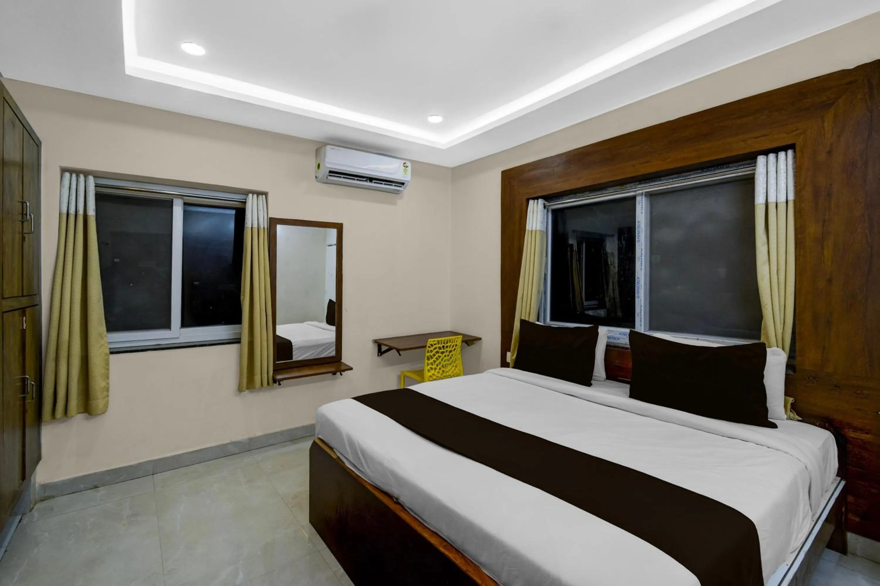 Bedroom, Bed in Super Townhouse Financial District Gachibowli Formerly Srinika Inn