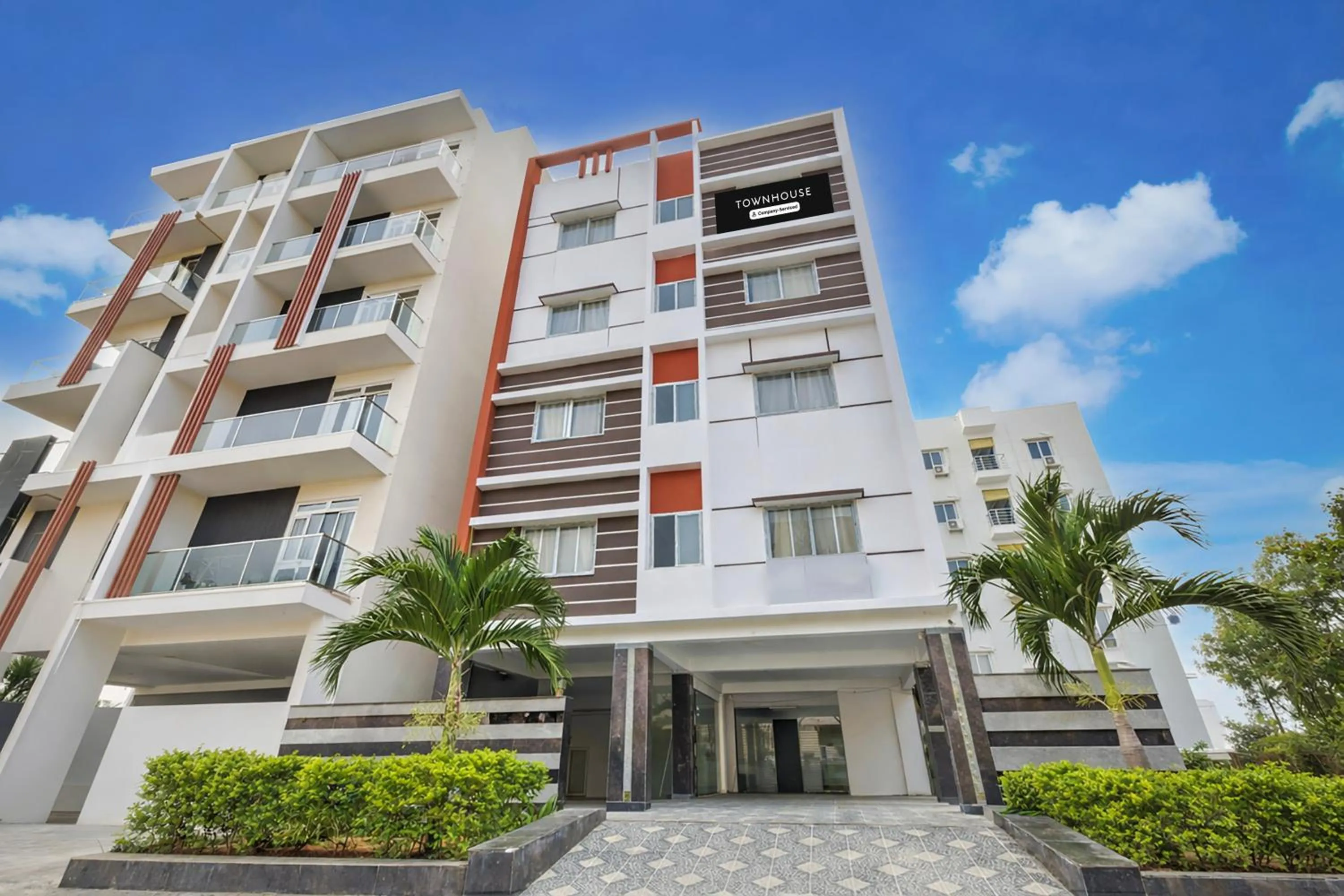 Facade/entrance in Super Townhouse Financial District Gachibowli Formerly Srinika Inn