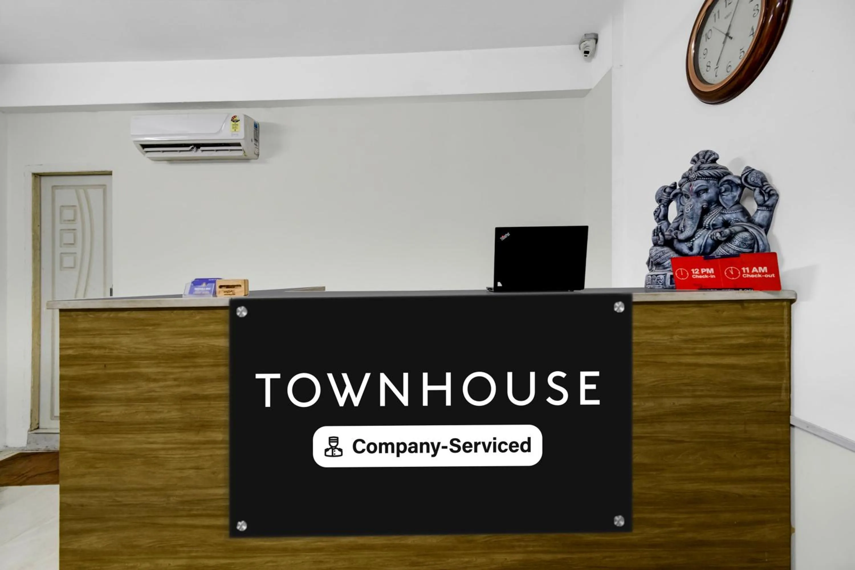 Lobby or reception in Townhouse Financial District Gachibowli Formerly Srinika Inn