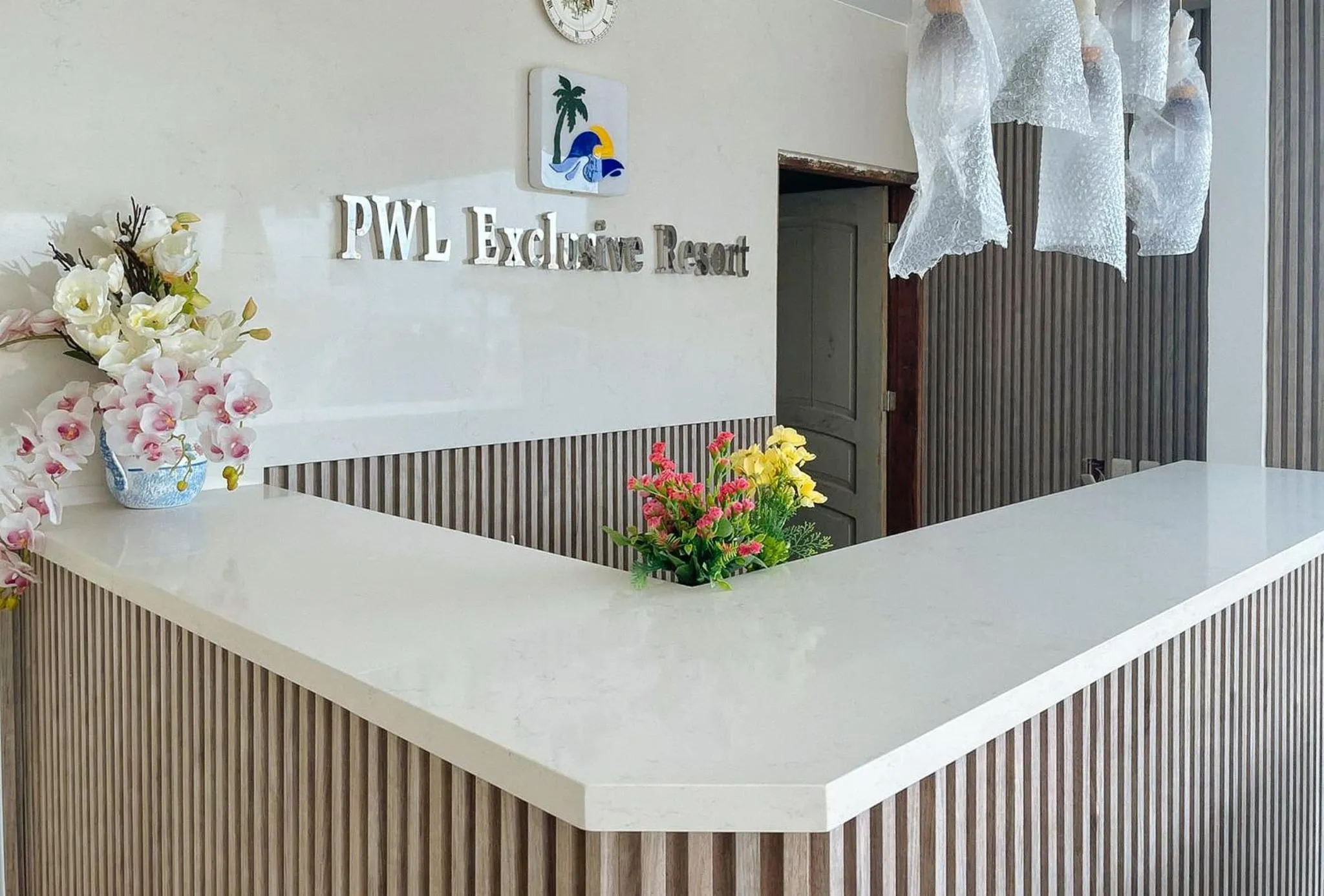 Lobby or reception in RedDoorz at PWL Exclusive Resort Cebu