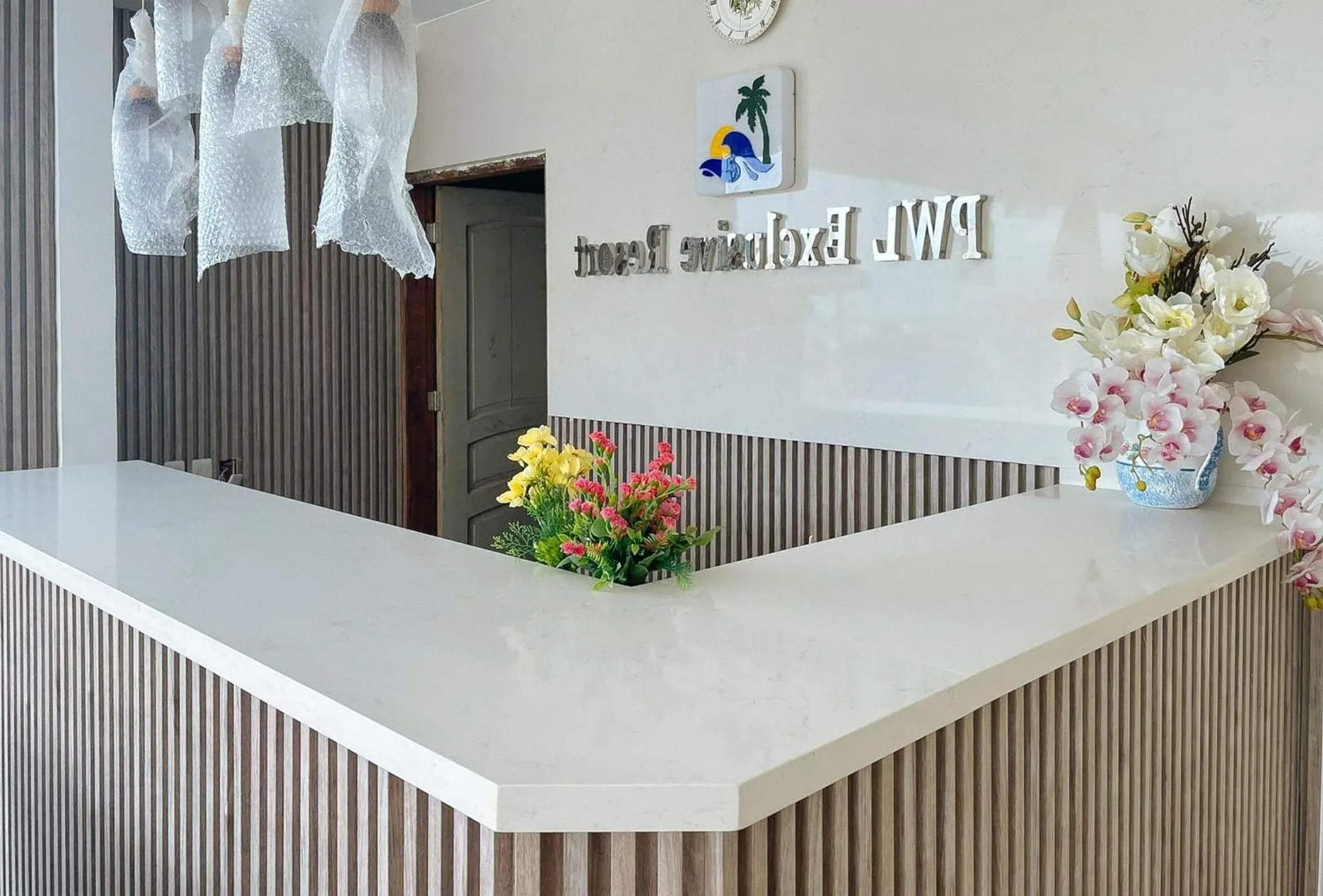 Lobby or reception in RedDoorz at PWL Exclusive Resort Cebu