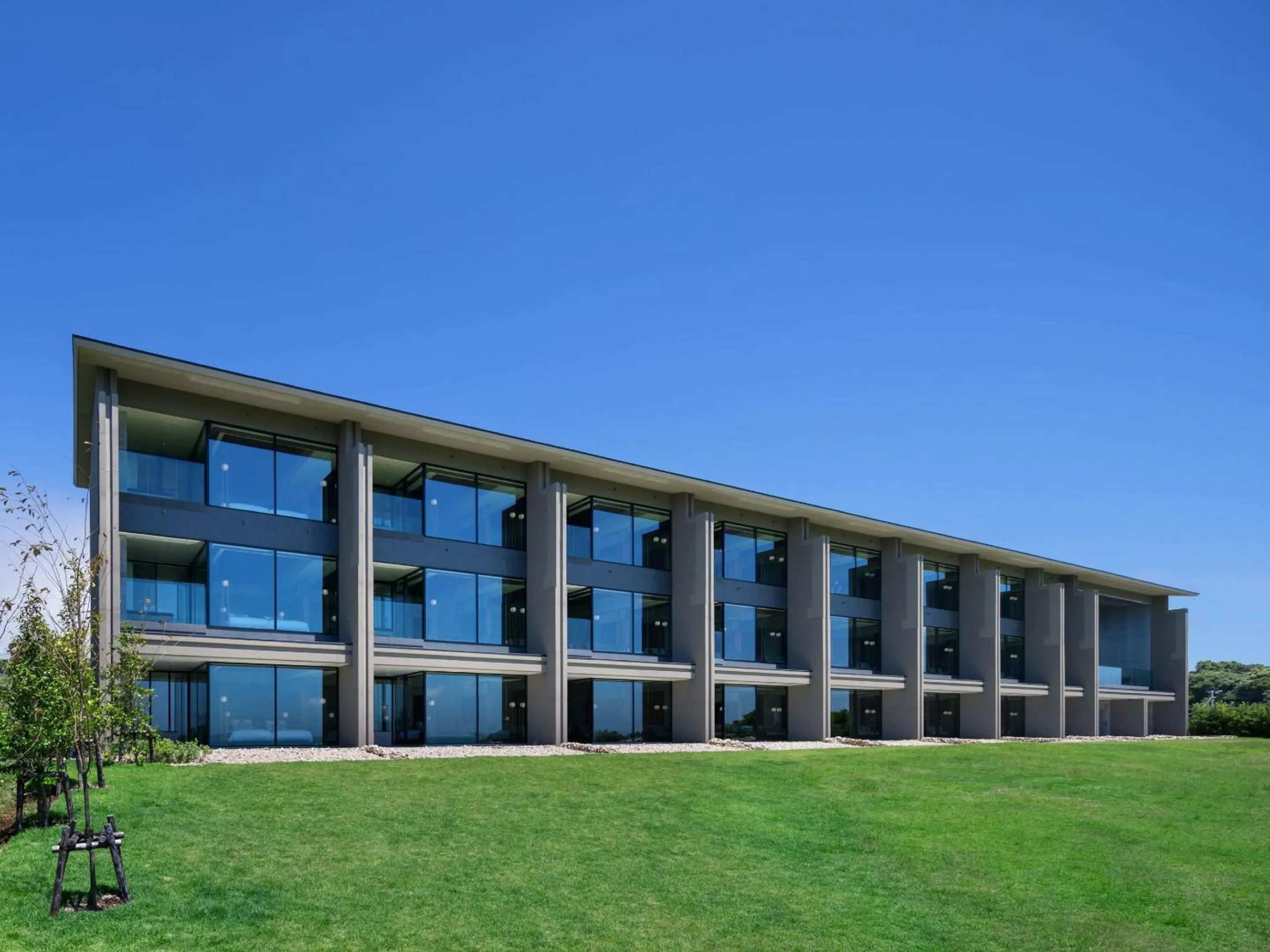 Property building in GOTO RETREAT by Onko Chishin