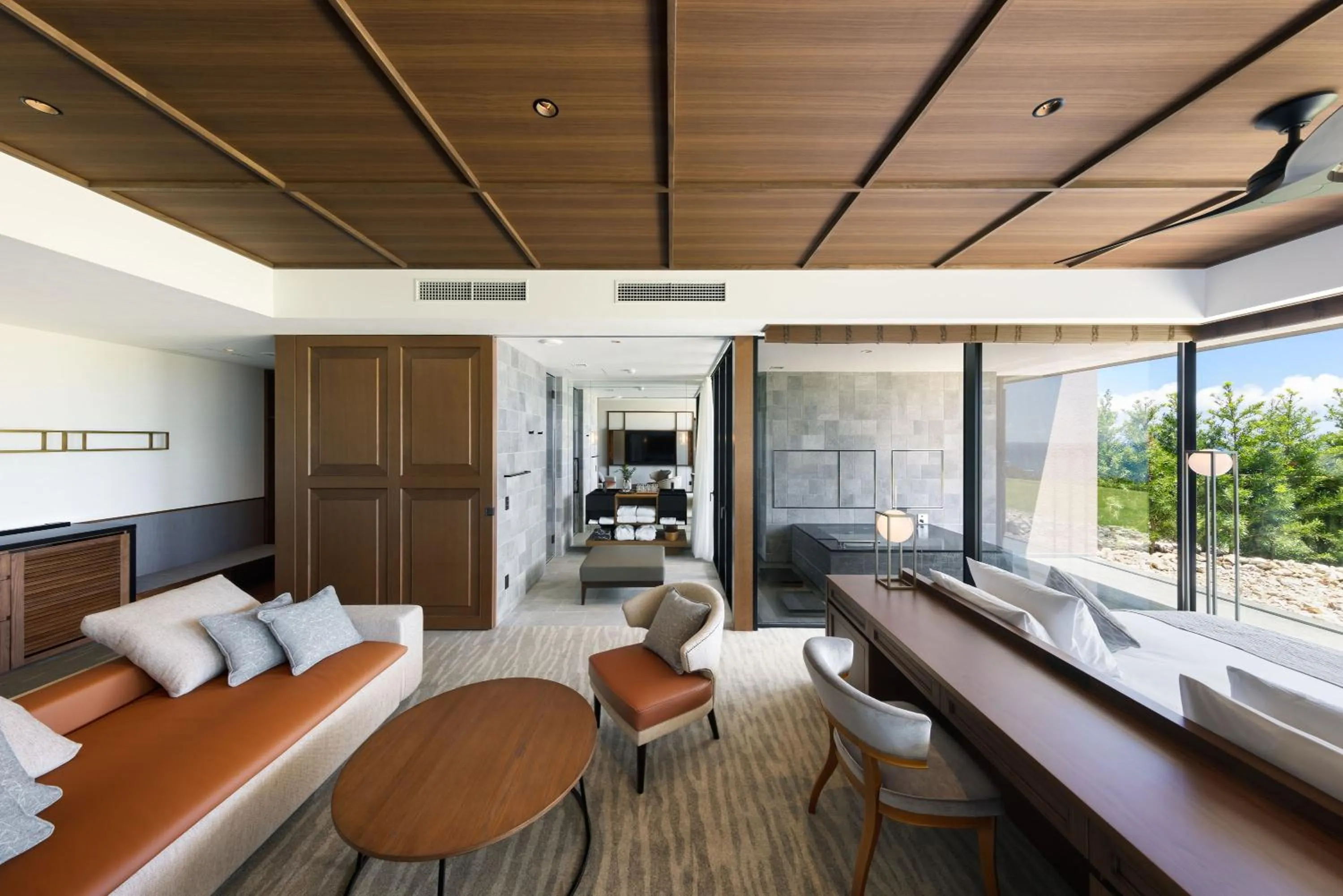 Photo of the whole room in GOTO RETREAT by Onko Chishin