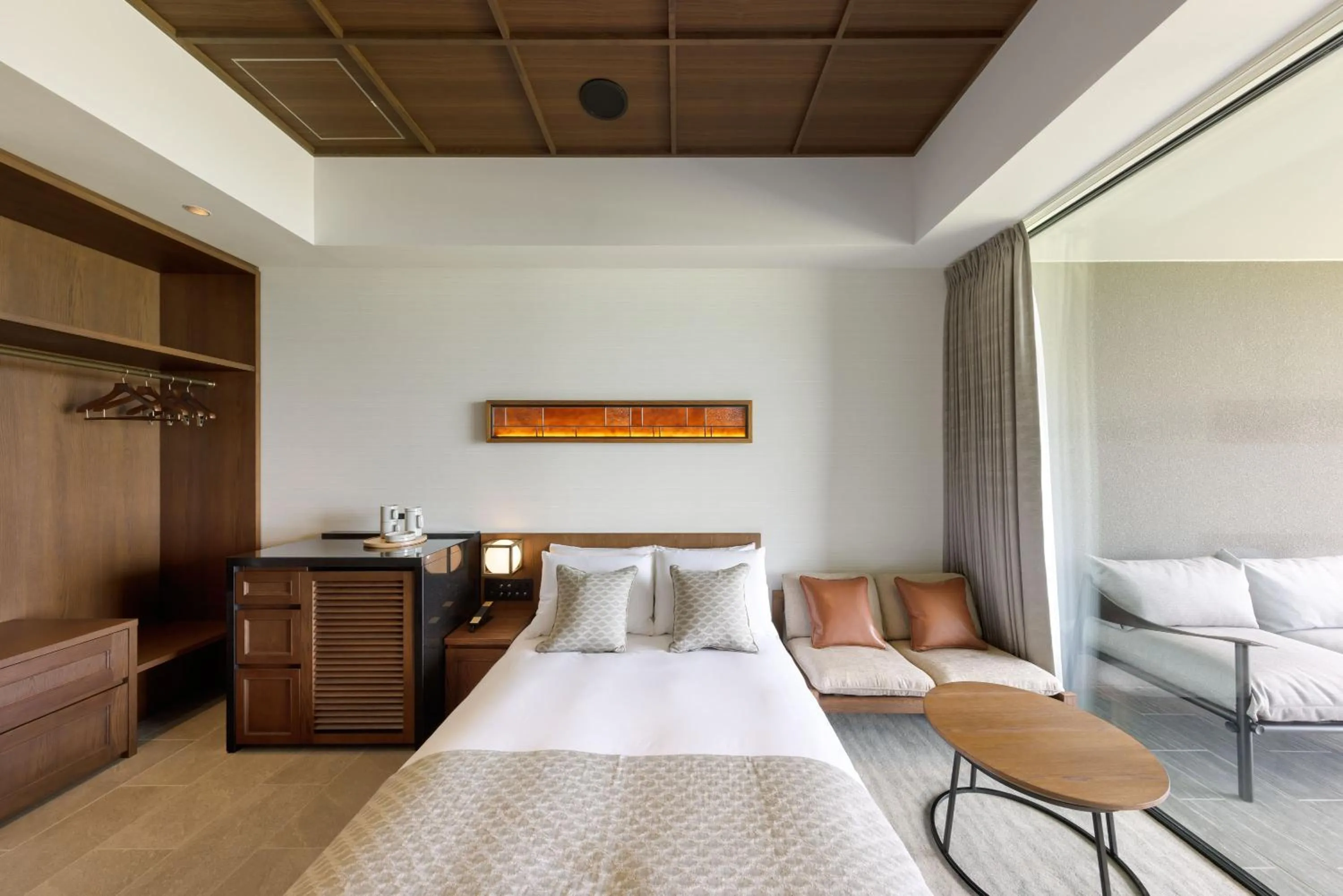 Bed in GOTO RETREAT by Onko Chishin