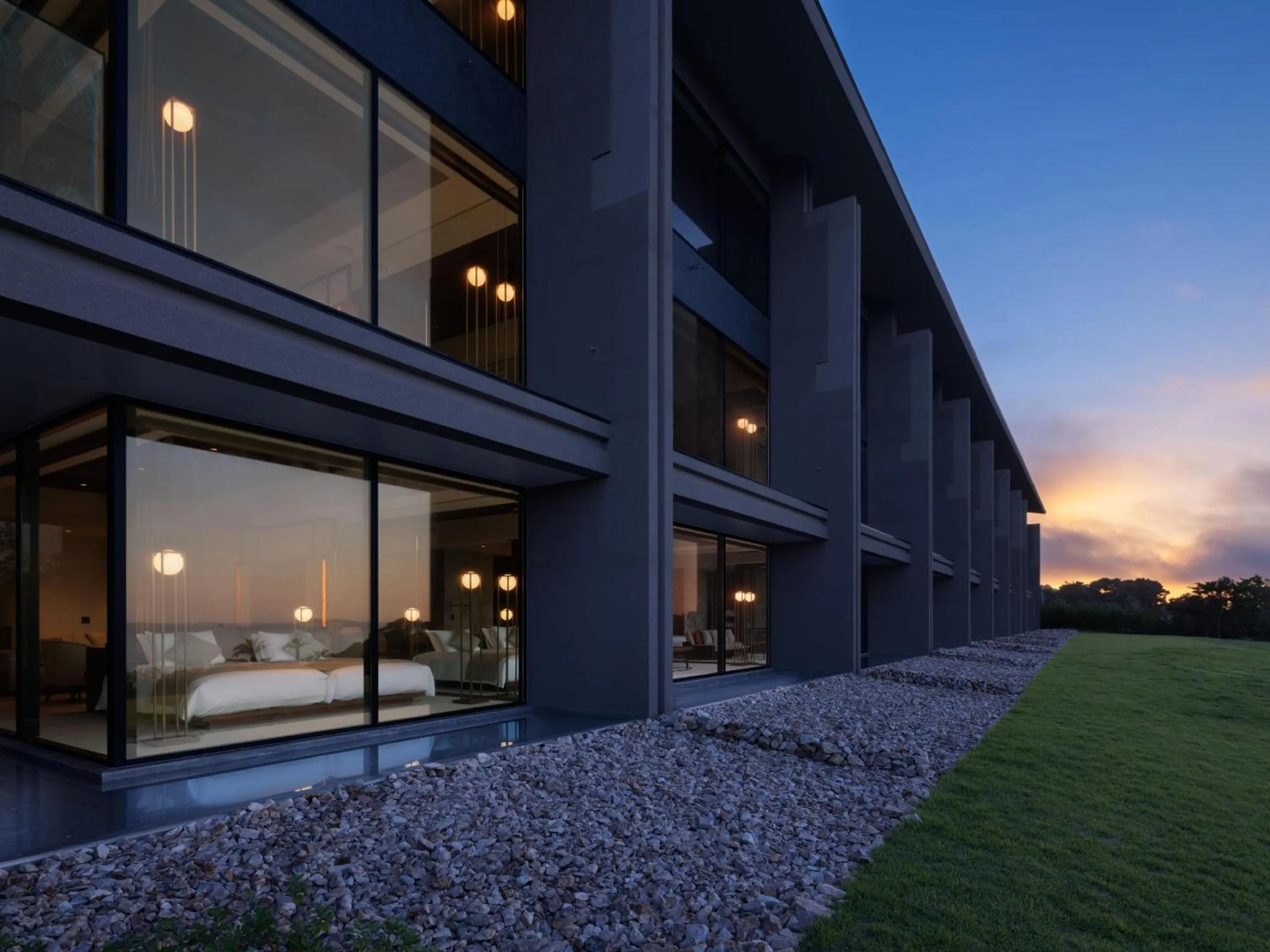 Sunset in GOTO RETREAT by Onko Chishin