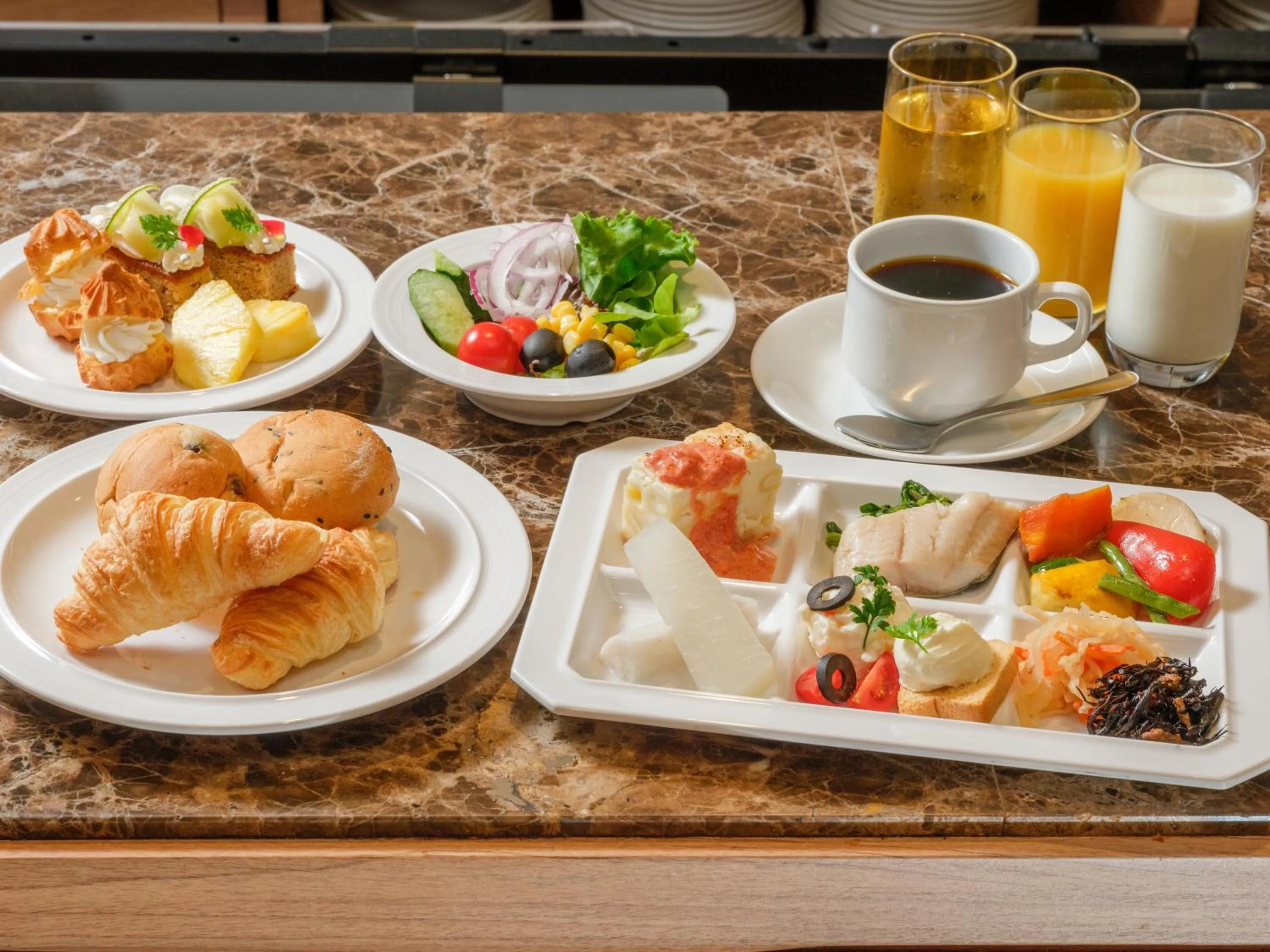 Restaurant/places to eat in APA Hotel & Resort Roppongi Ekihigashi