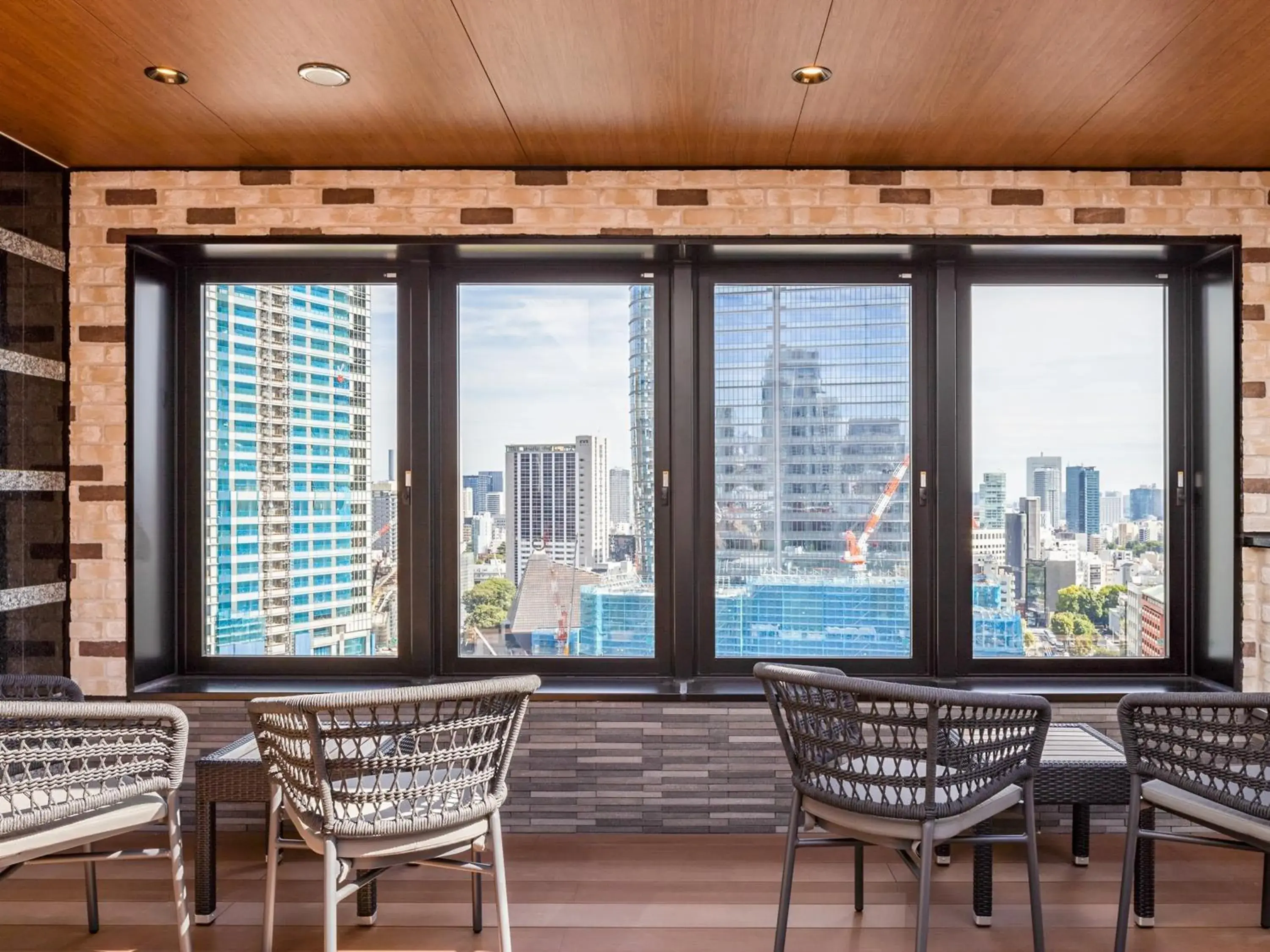 Lounge or bar in APA Hotel & Resort Roppongi Ekihigashi Lounge or bar in APA Hotel & Resort Roppongi Ekihigashi