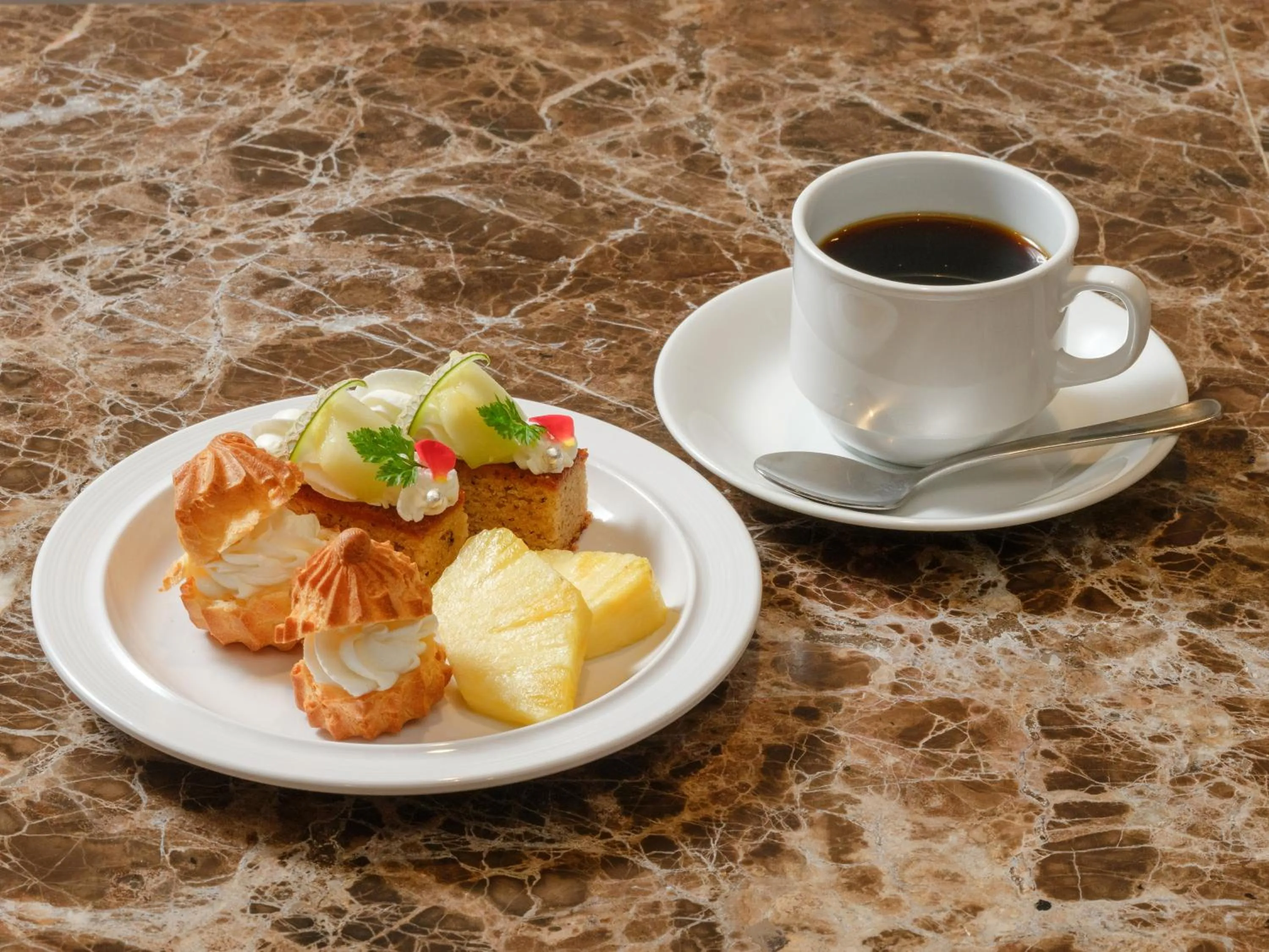 Restaurant/places to eat in APA Hotel & Resort Roppongi Ekihigashi