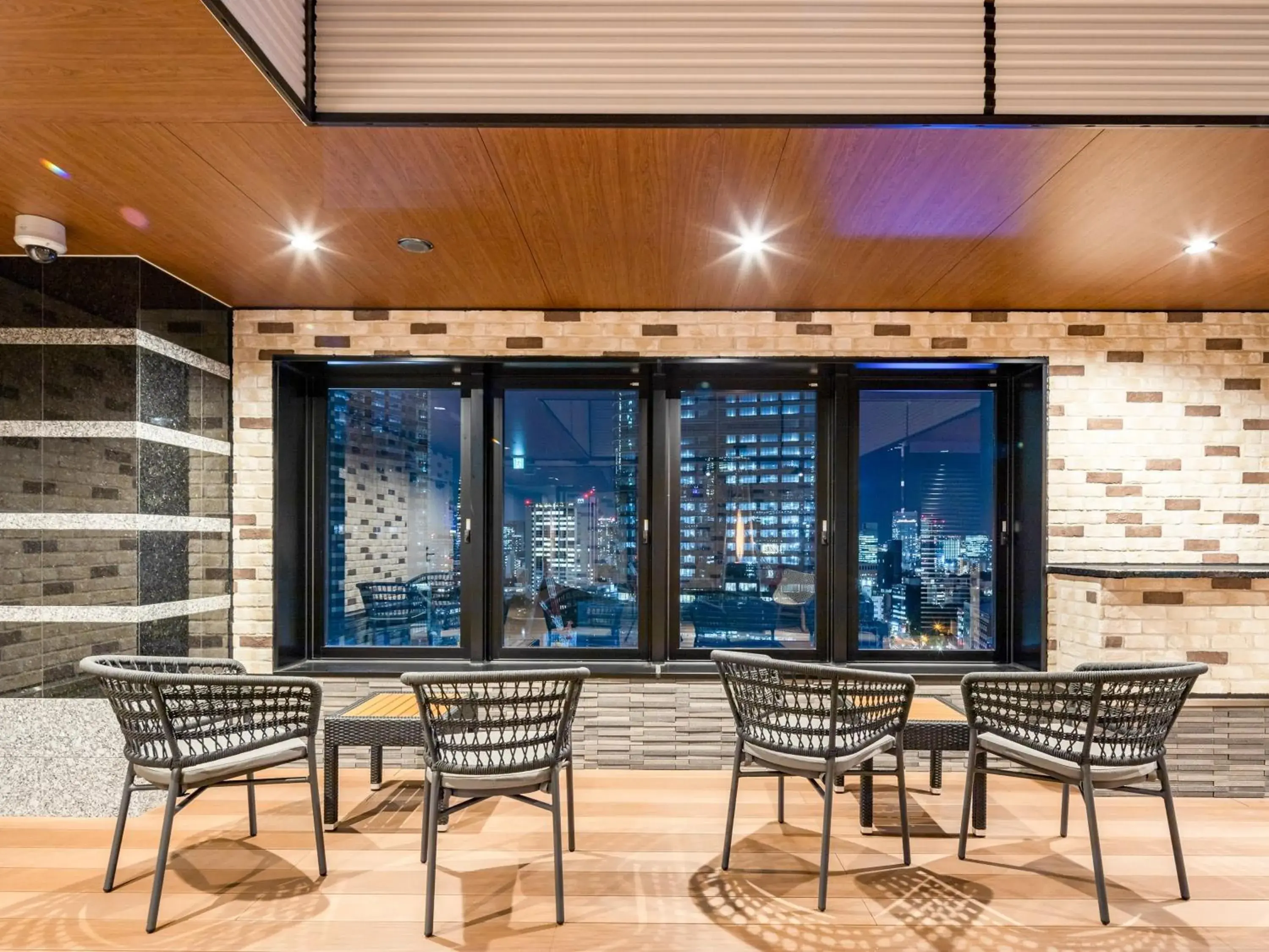 Lounge or bar in APA Hotel & Resort Roppongi Ekihigashi Lounge or bar in APA Hotel & Resort Roppongi Ekihigashi