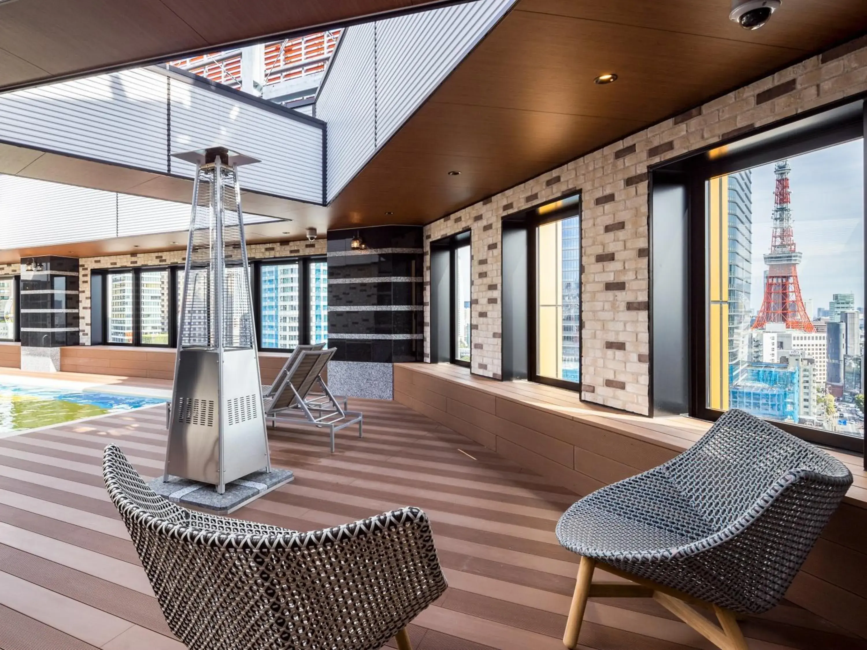 Swimming pool in APA Hotel & Resort Roppongi Ekihigashi Swimming pool in APA Hotel & Resort Roppongi Ekihigashi