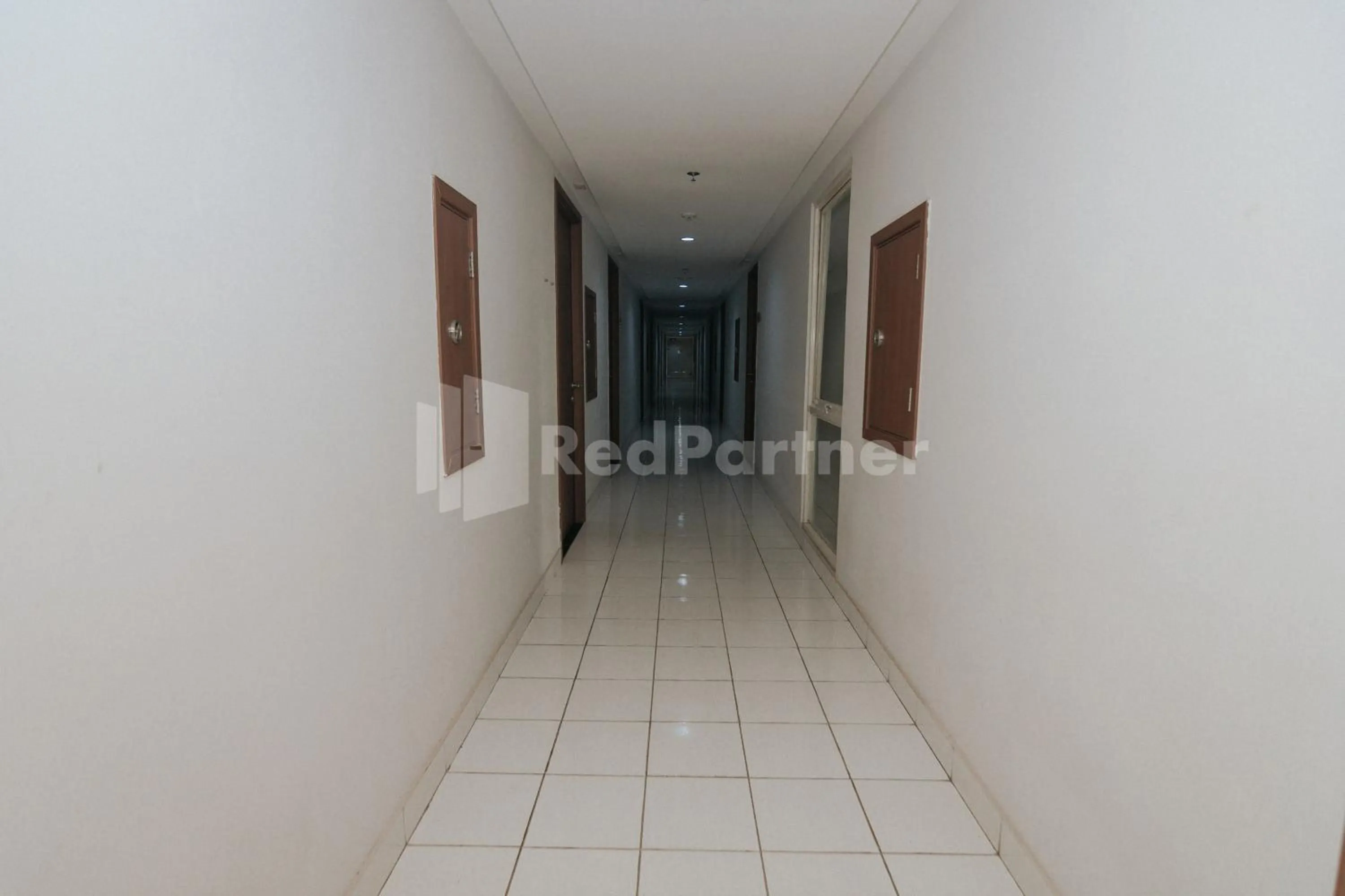 Property building in RedLiving Apartemen Podomoro Golf View - Queen Room Tower Dahoma