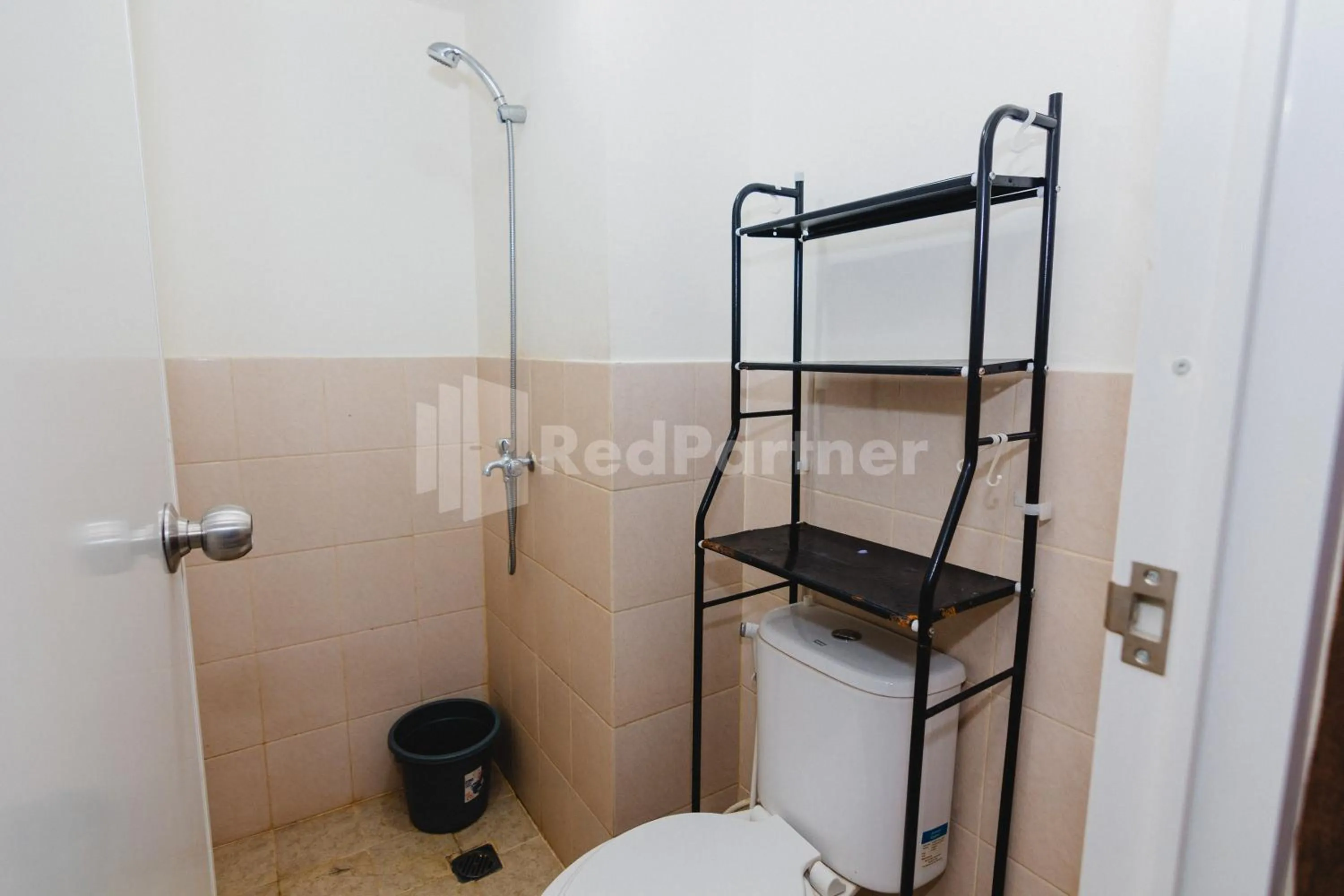 Bathroom in RedLiving Apartemen Podomoro Golf View - Queen Room Tower Dahoma