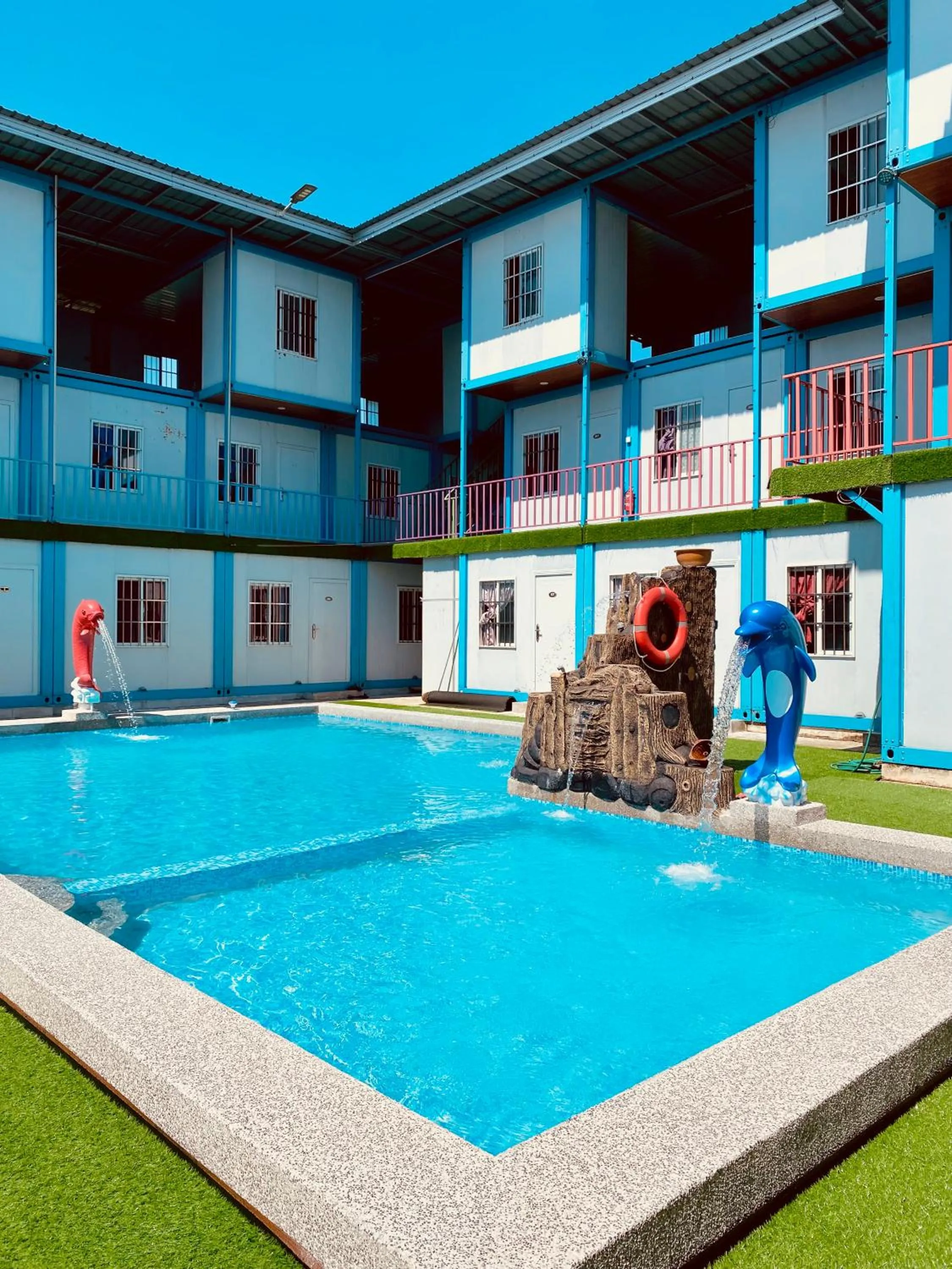 Swimming pool in Awangan Palace