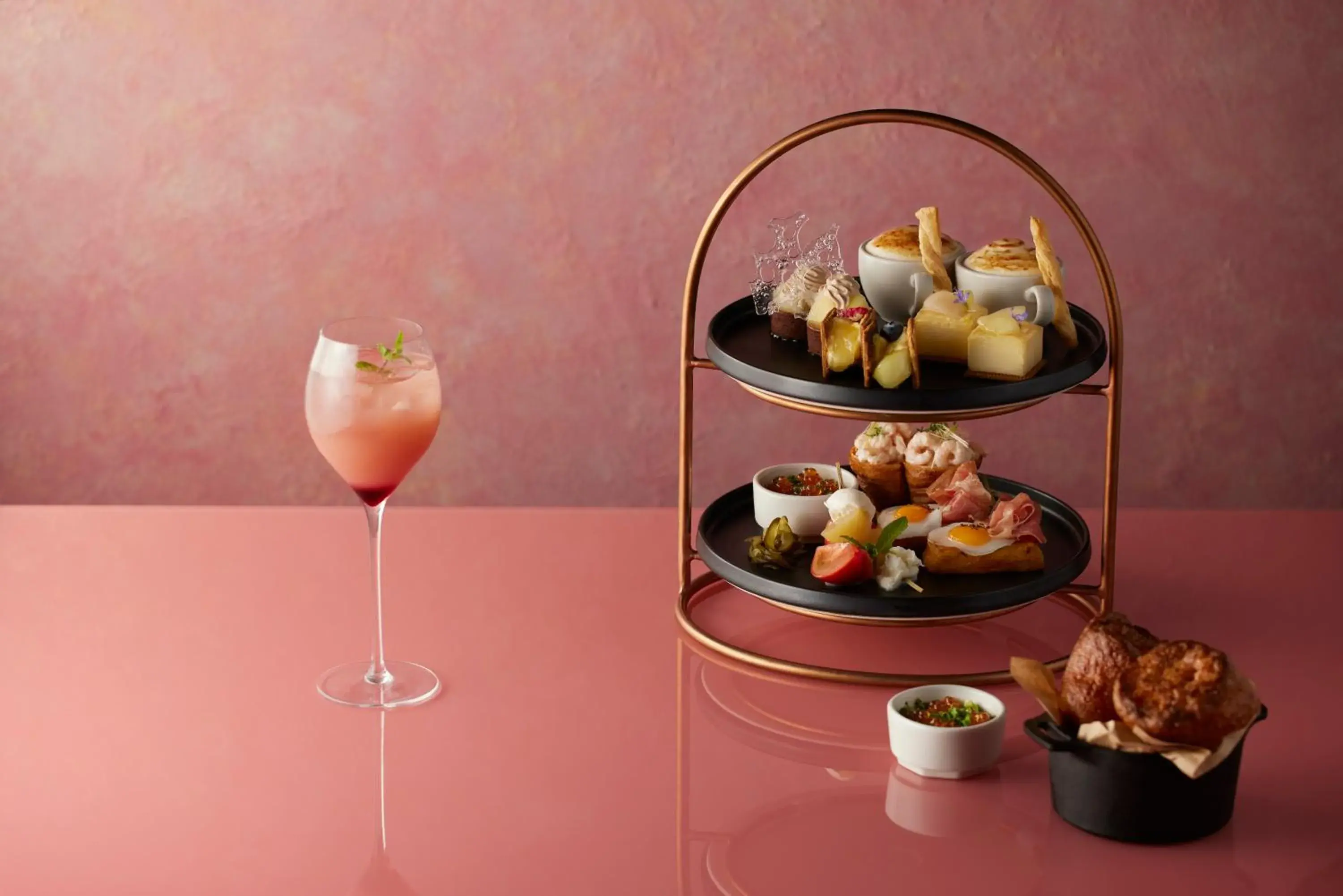 Lounge or bar in Fuji Speedway Hotel, in The Unbound Collection by Hyatt Lounge or bar in Fuji Speedway Hotel, in The Unbound Collection by Hyatt