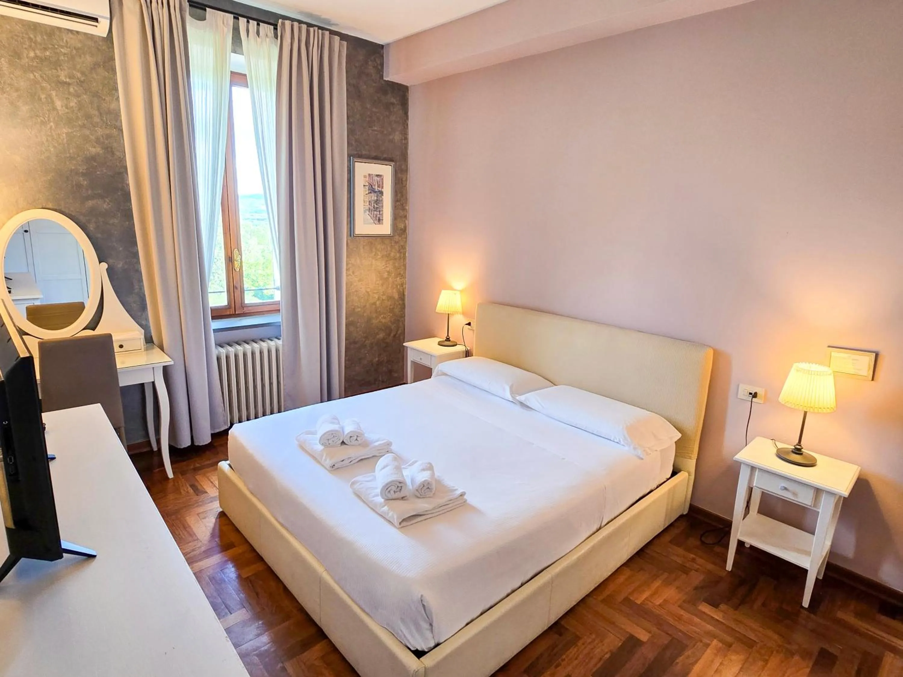 Bedroom, Bed in Domus Volumnia Country House