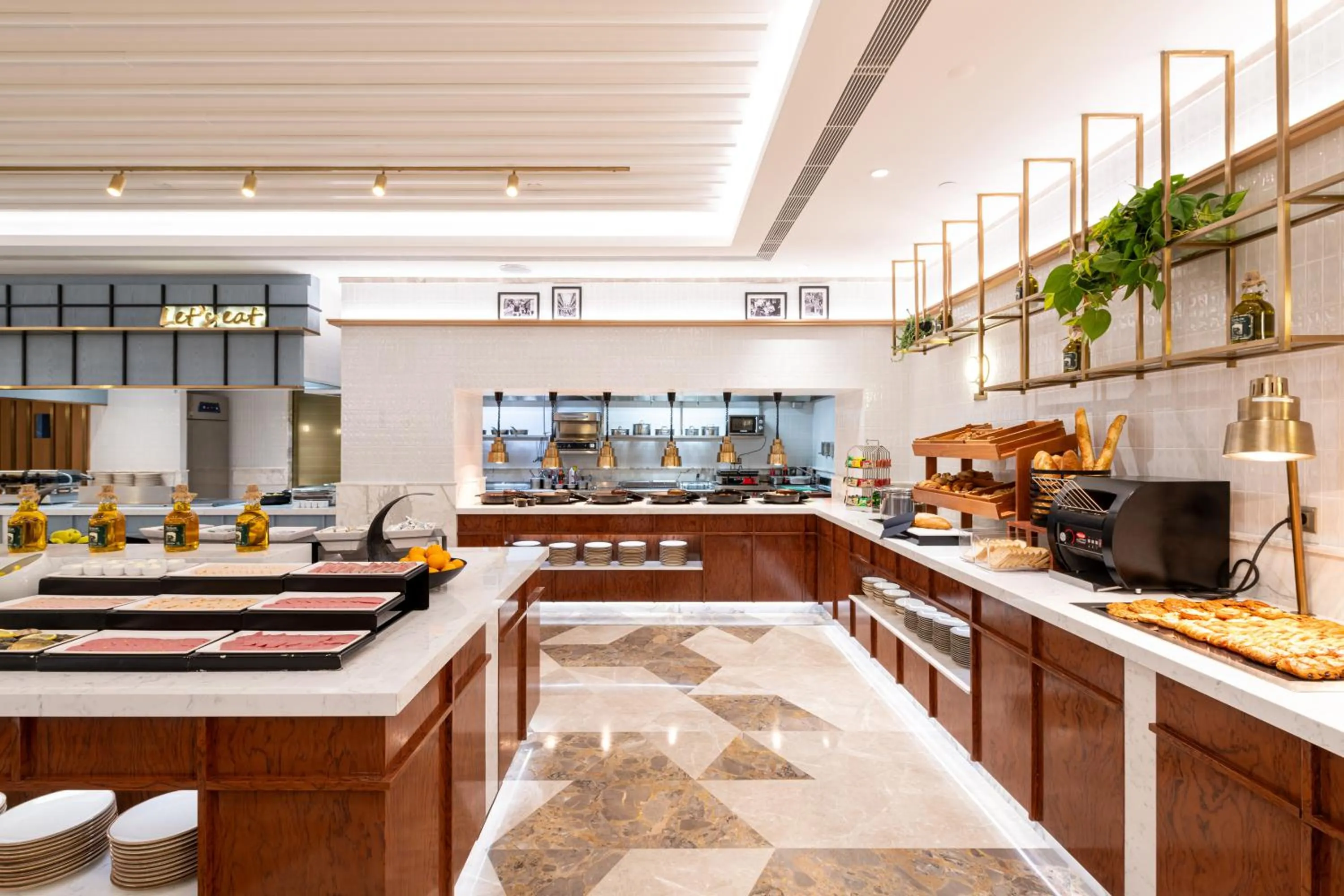 Restaurant/places to eat in Ramada Plaza By Wyndham Istanbul City Center