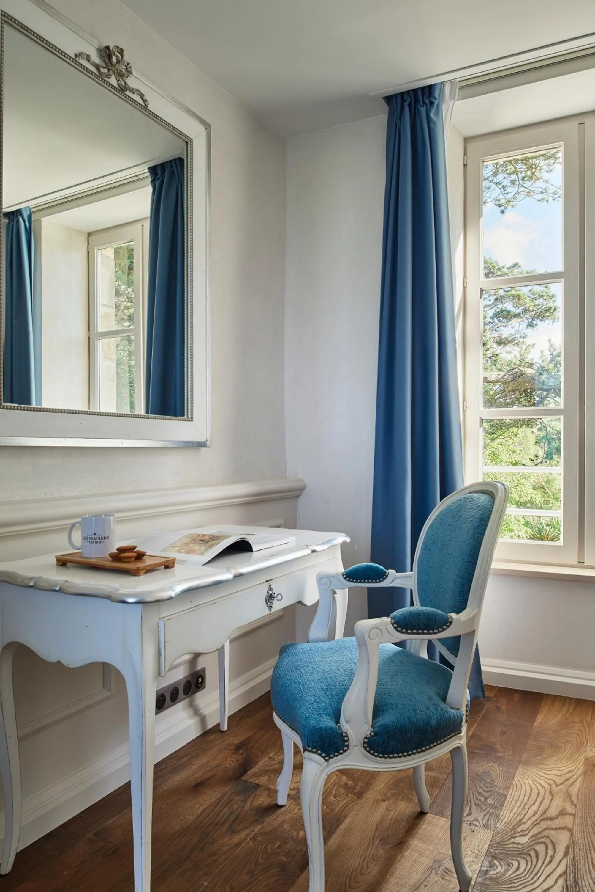 Seating area in Les Maisons de Tatihou, The Originals Relais