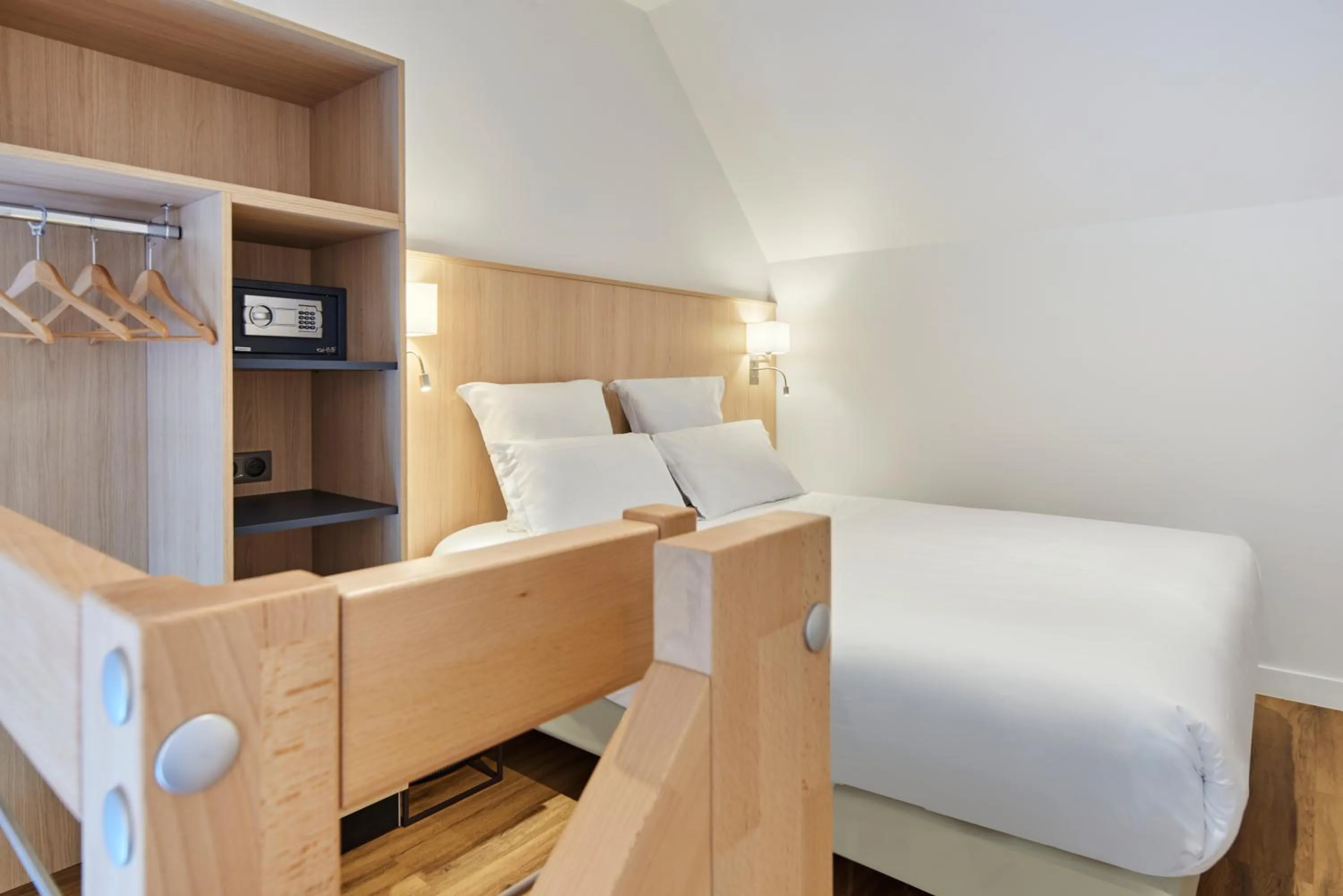 Bed in Les Maisons de Tatihou, The Originals Relais