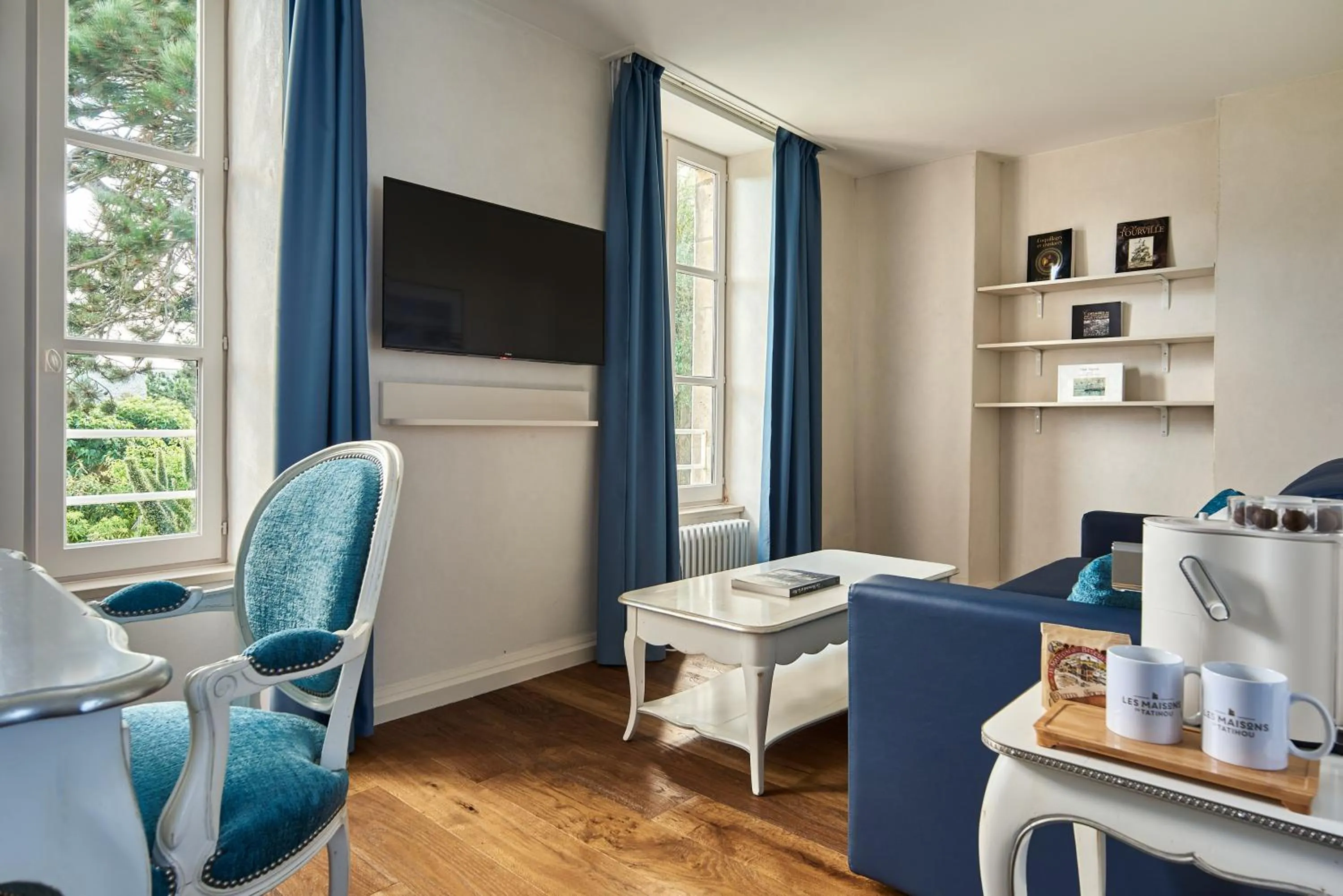 Seating area in Les Maisons de Tatihou, The Originals Relais