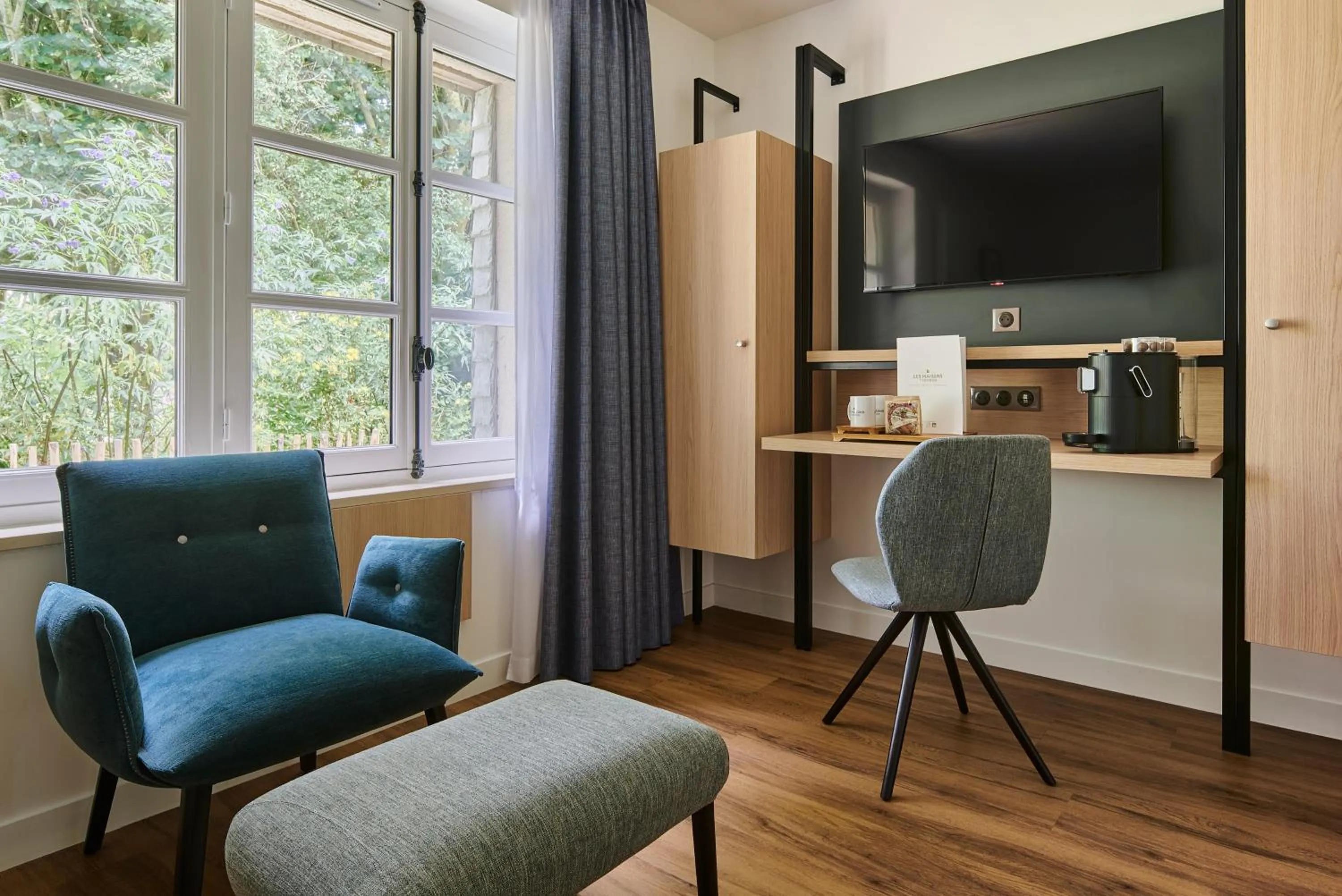 Seating area in Les Maisons de Tatihou, The Originals Relais