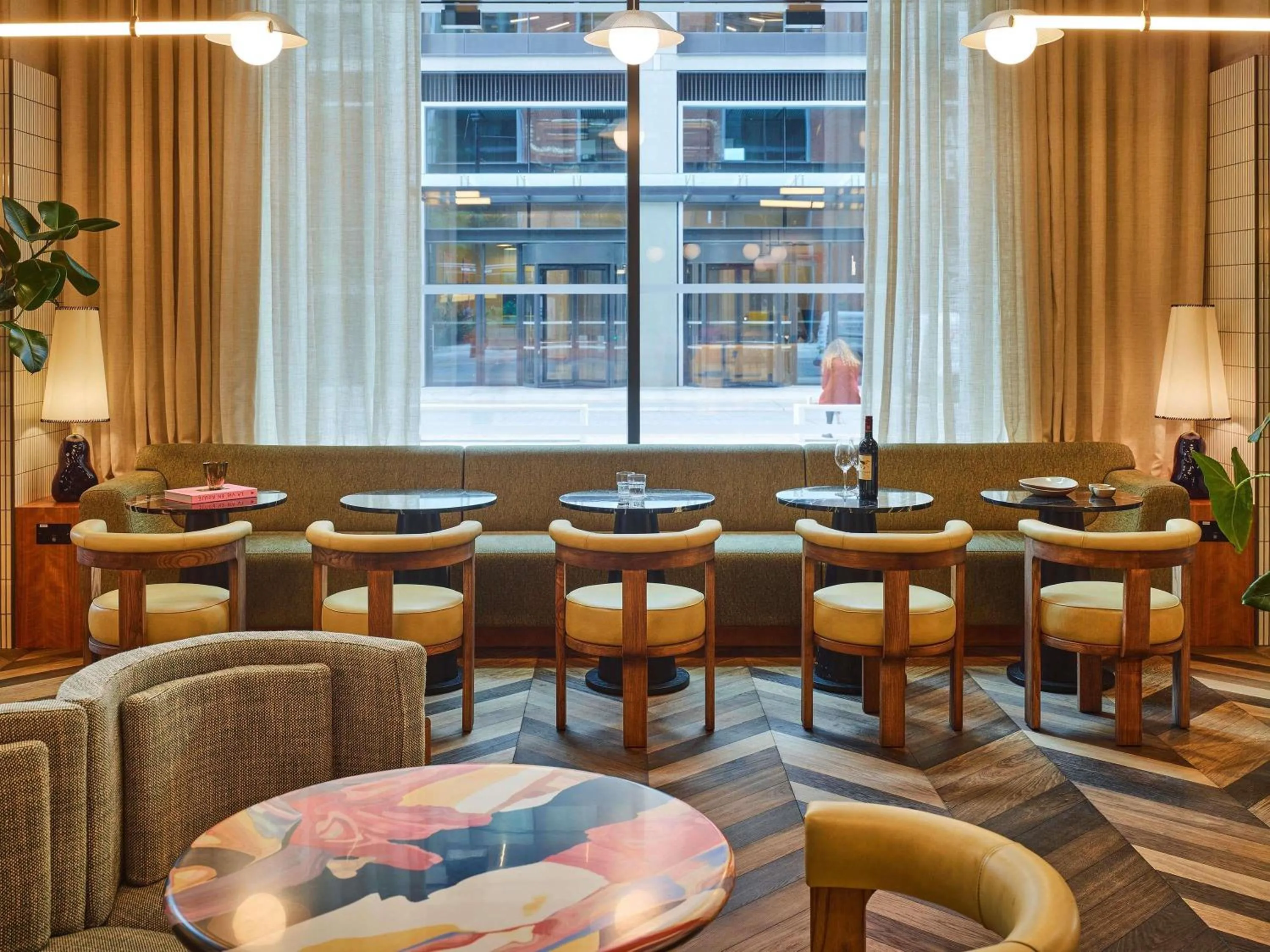 Lounge or bar in TRIBE London Canary Wharf