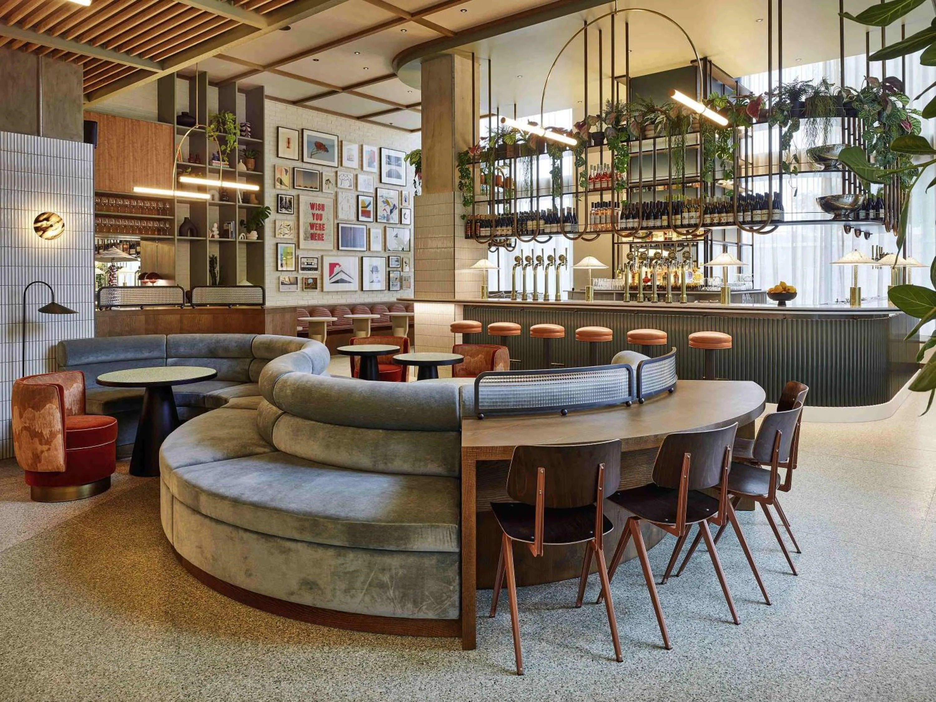 Lounge or bar in TRIBE London Canary Wharf