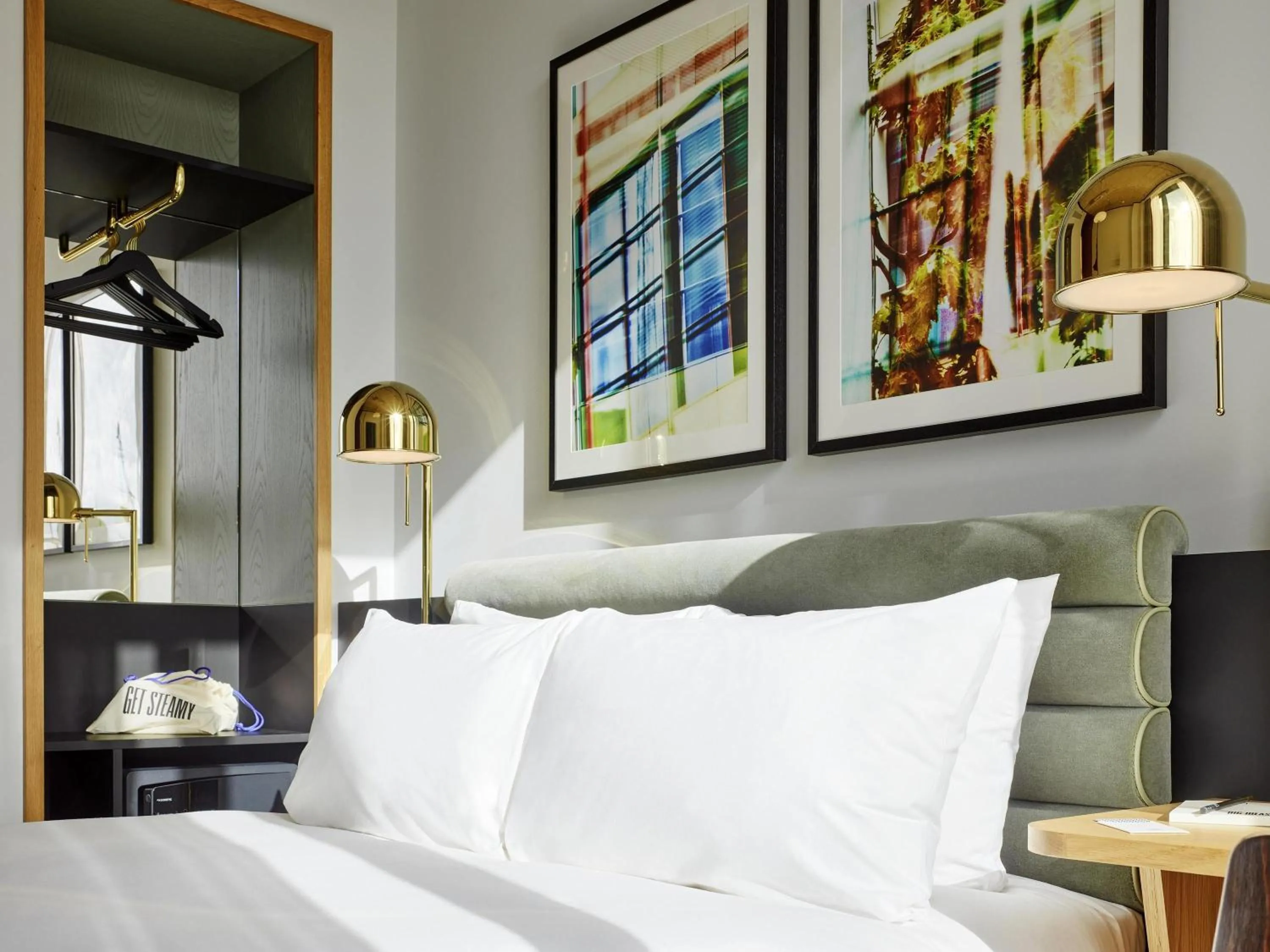 Bedroom, Bed in TRIBE London Canary Wharf