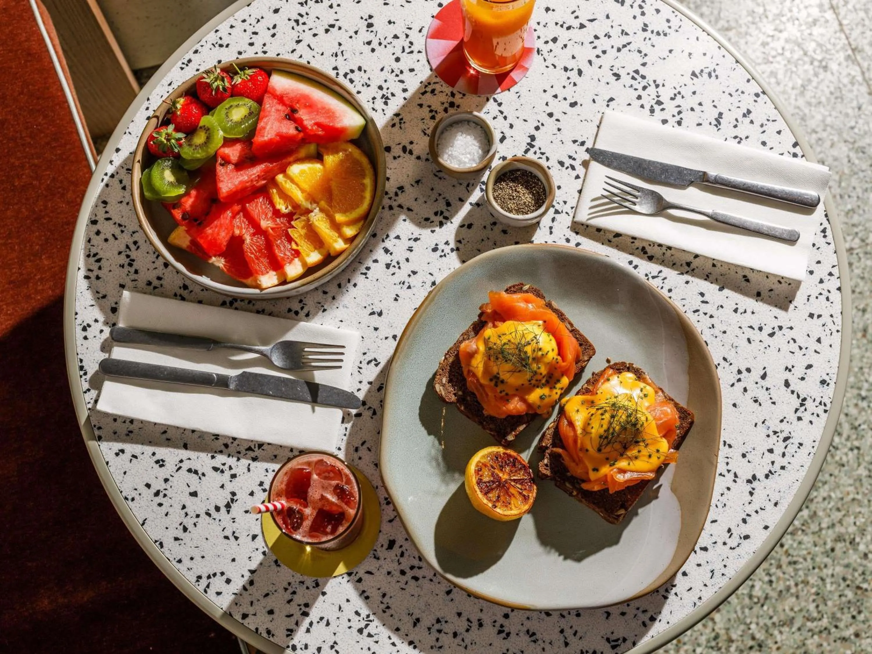 Restaurant/places to eat in TRIBE London Canary Wharf