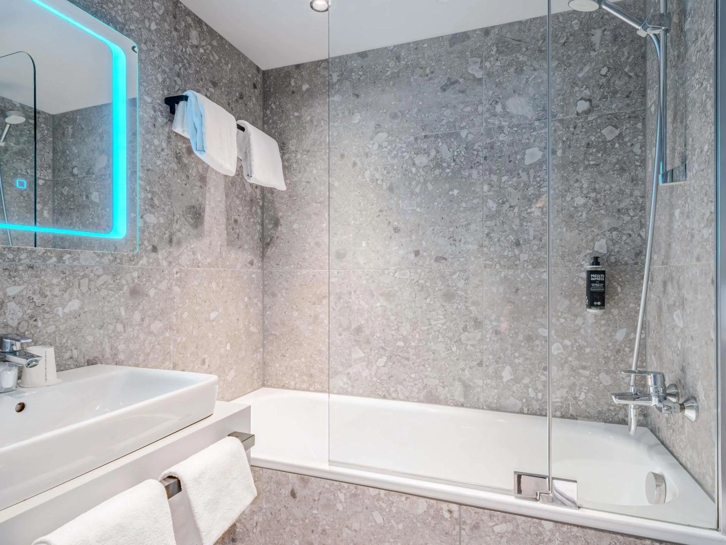 Bedroom in ibis Styles Graz Messe