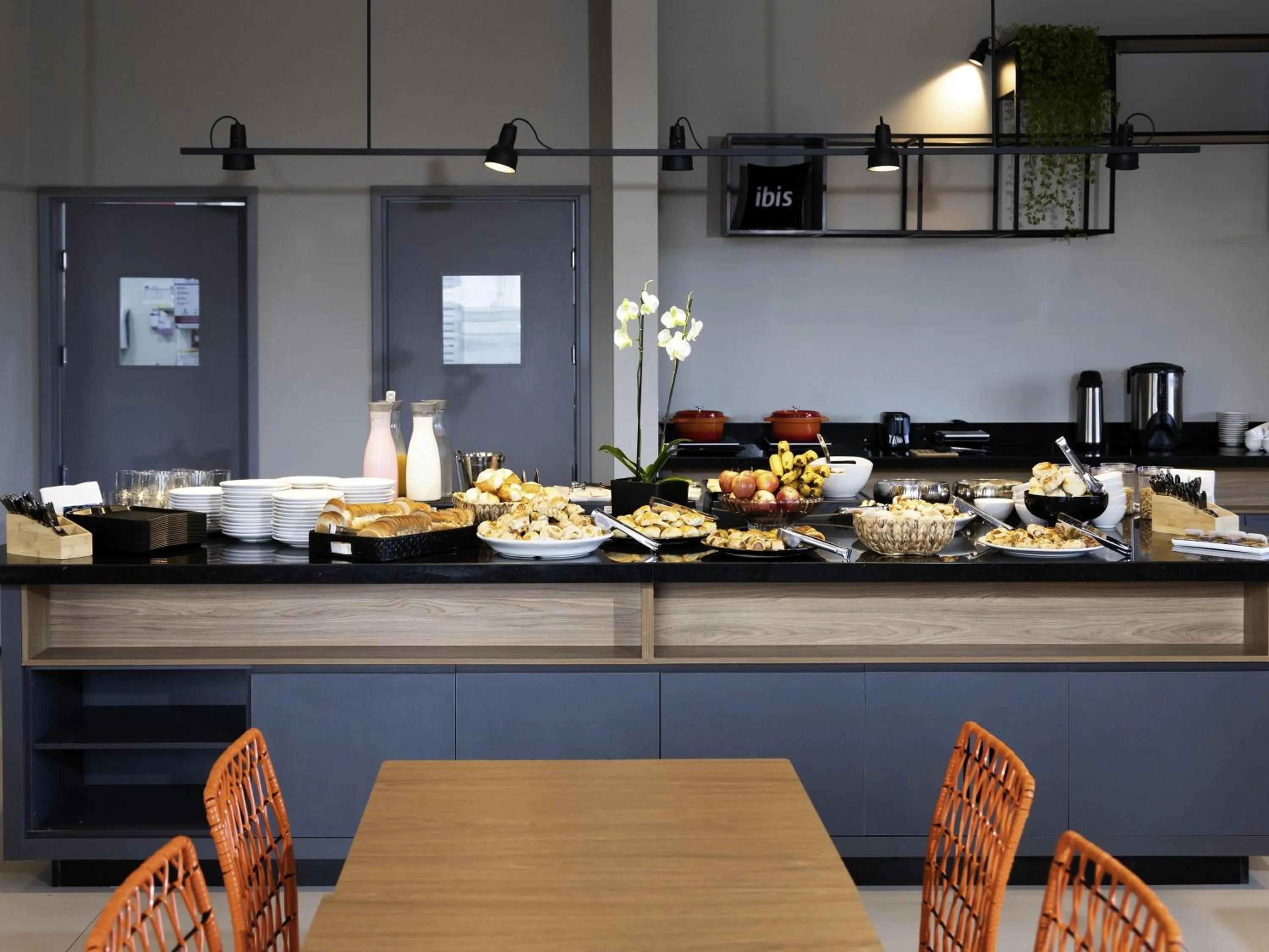 Restaurant/places to eat in ibis Botucatu