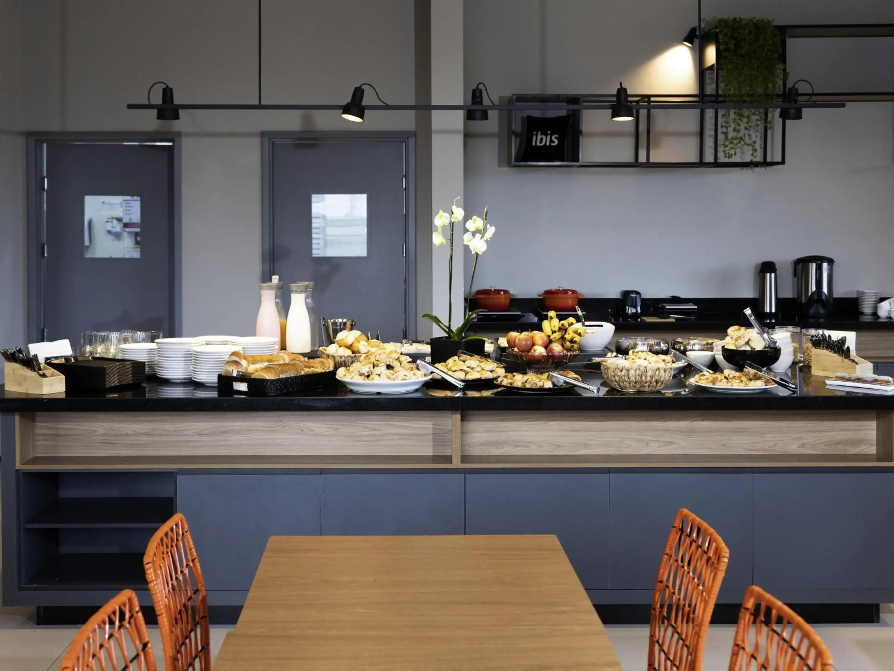 Restaurant/places to eat in ibis Botucatu Restaurant/places to eat in ibis Botucatu