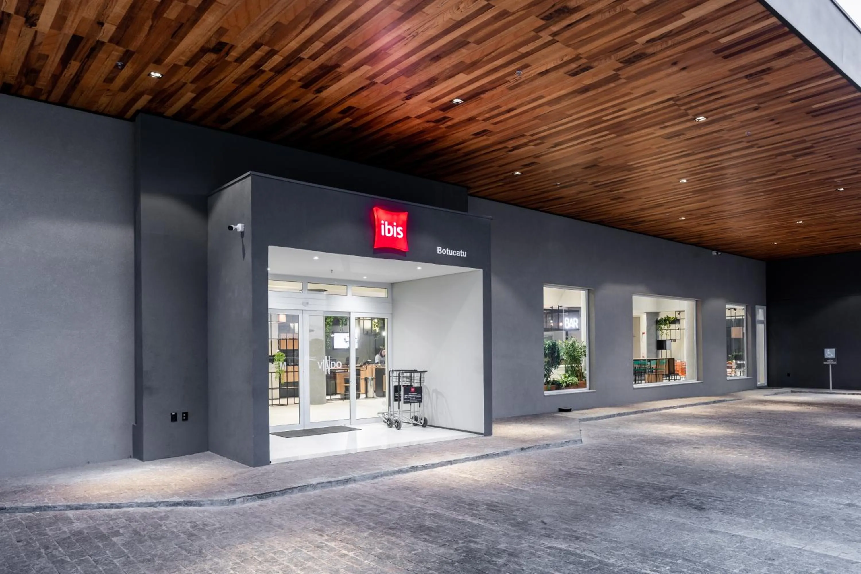 Property building in ibis Botucatu