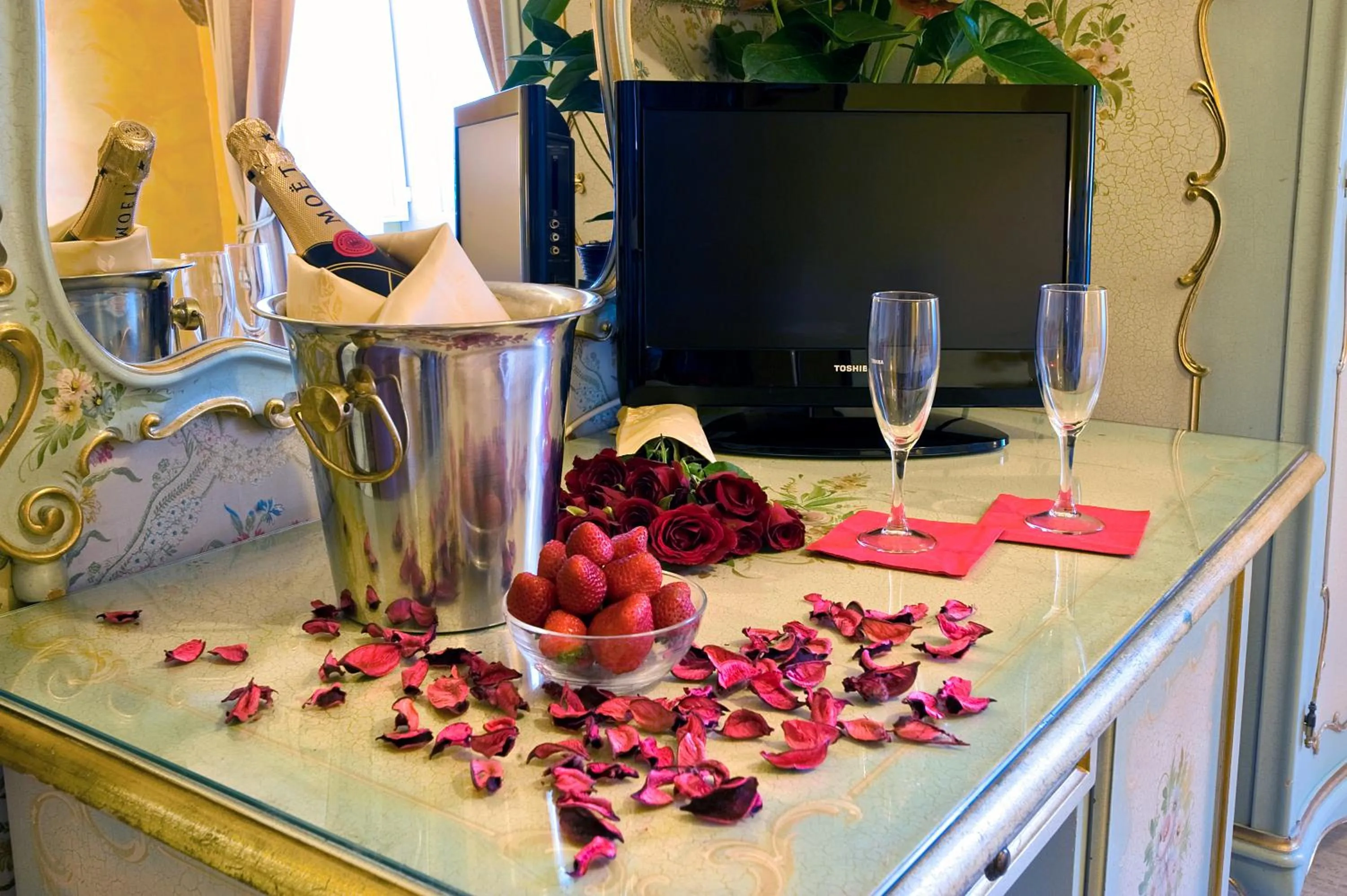 TV and multimedia in Hotel Villa San Lorenzo Maria