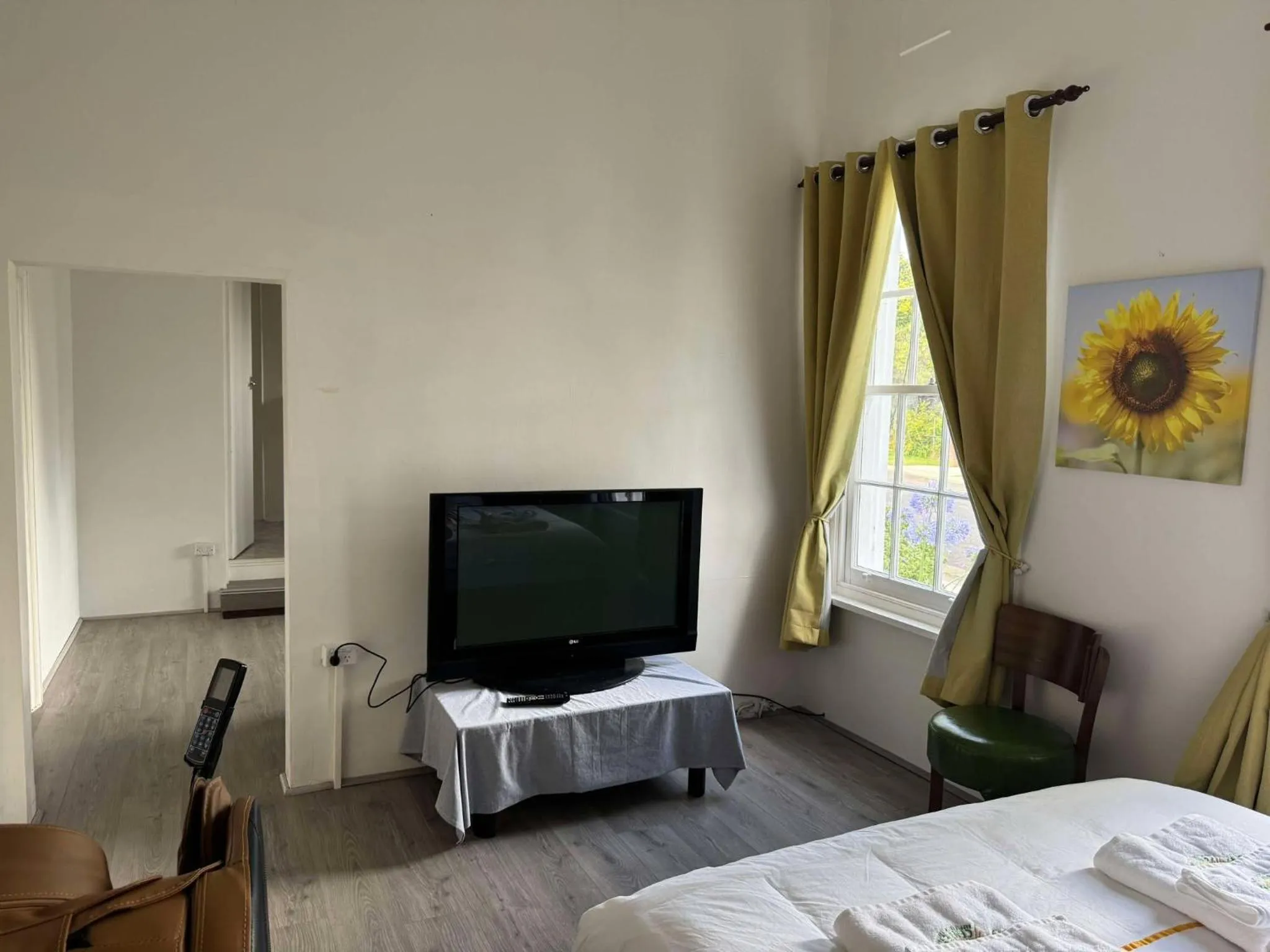 Bed in Hearty Center Motel