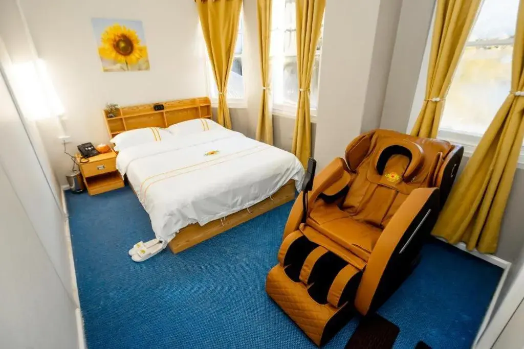 Deluxe Queen Room in Hearty Center Motel Deluxe Queen Room in Hearty Center Motel