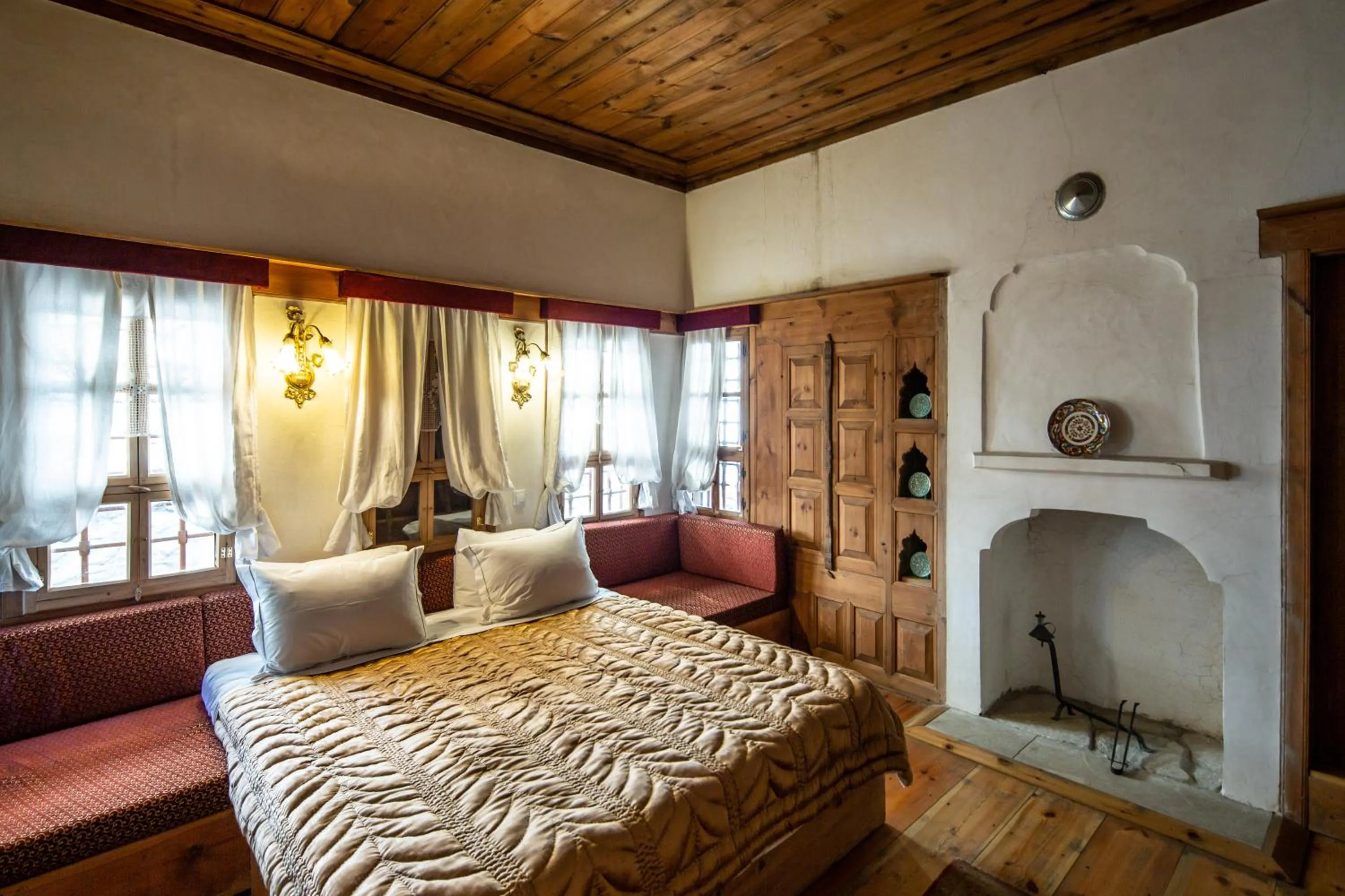 View (from property/room), Bed in Gulevi Safranbolu Heritage Hotel