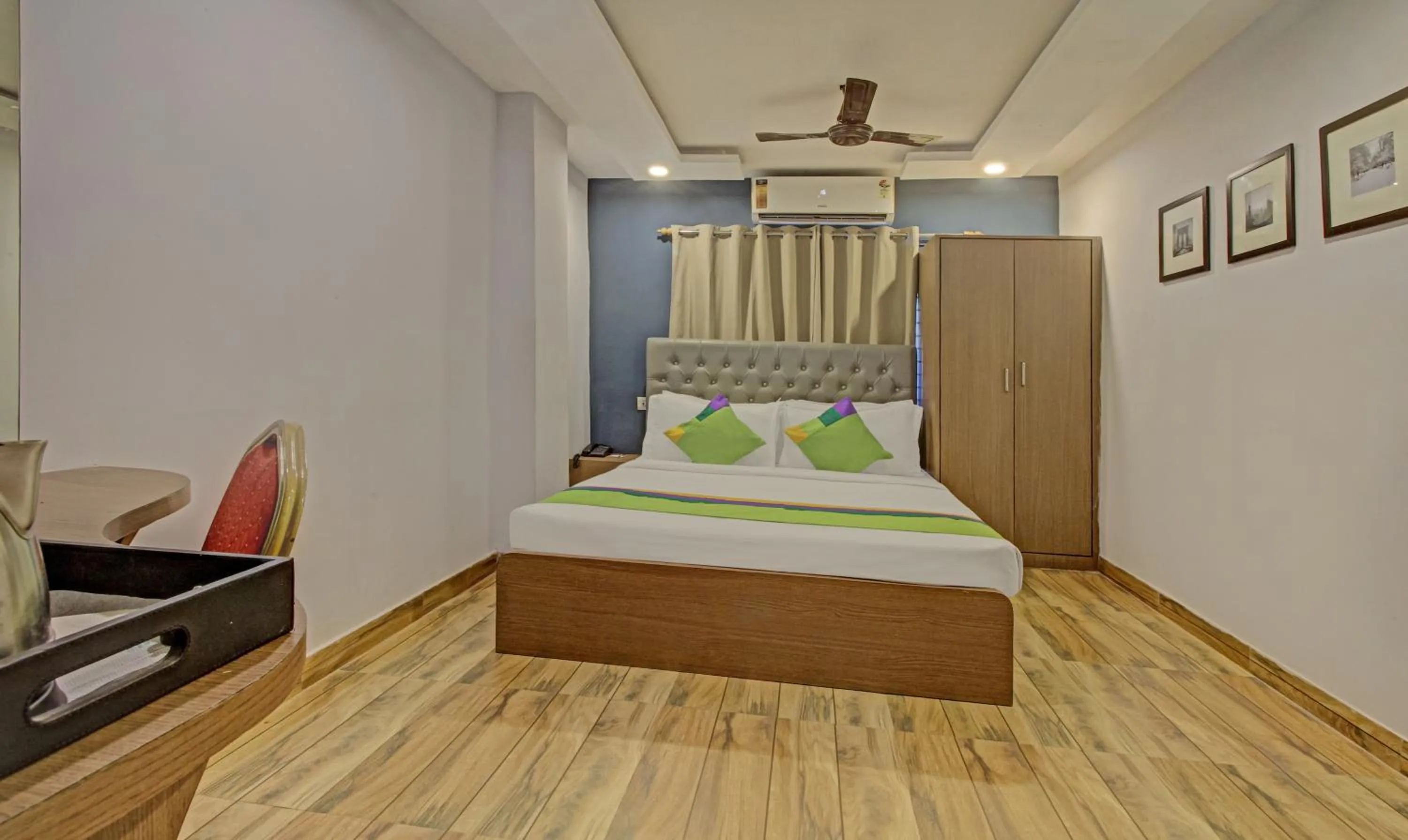 Bed in Hotel Royal Crowne near Kolkata Airport