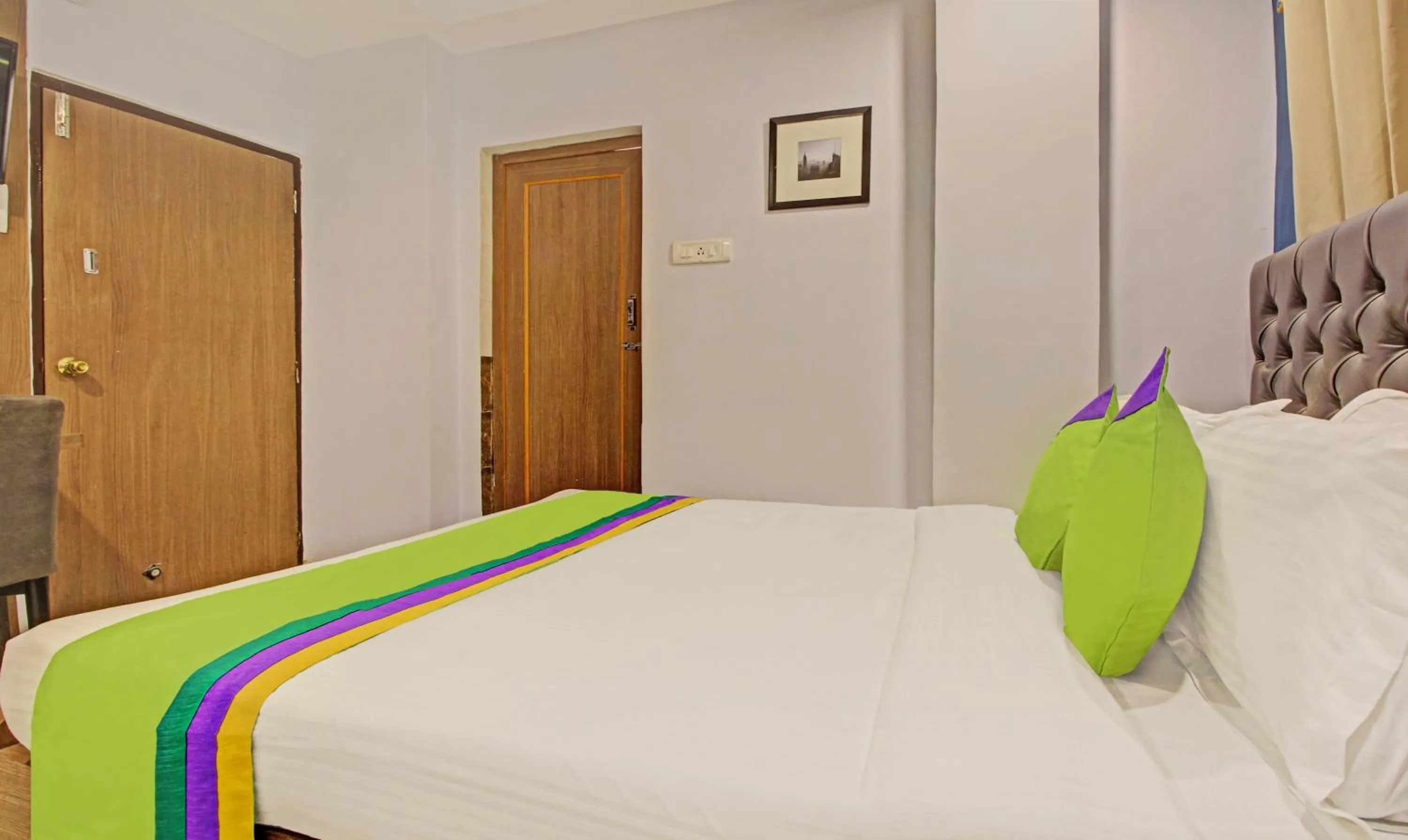 Bed in Hotel Royal Crowne near Kolkata Airport