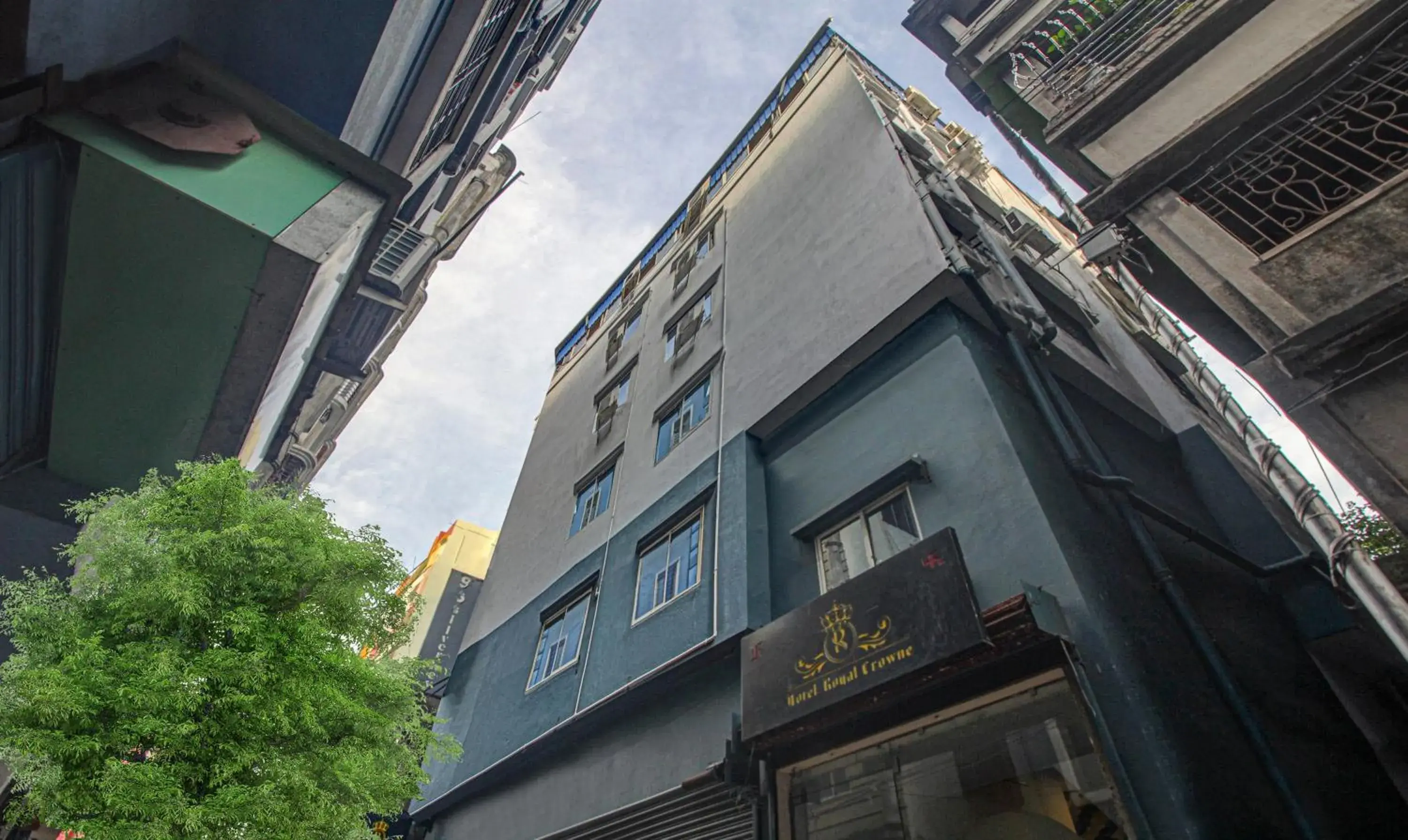 Property building in Hotel Royal Crowne near Kolkata Airport Property building in Hotel Royal Crowne near Kolkata Airport