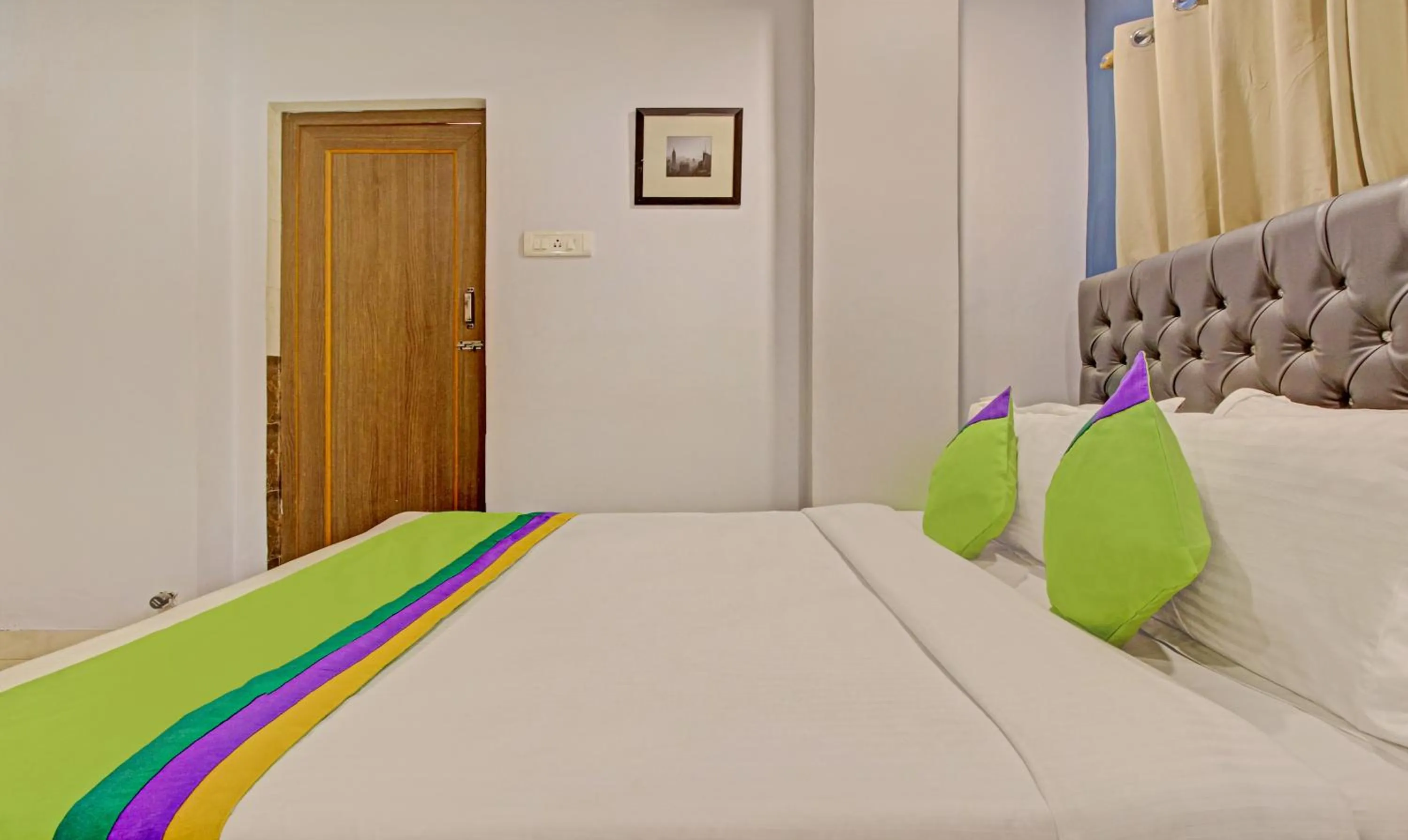 Bed in Hotel Royal Crowne near Kolkata Airport