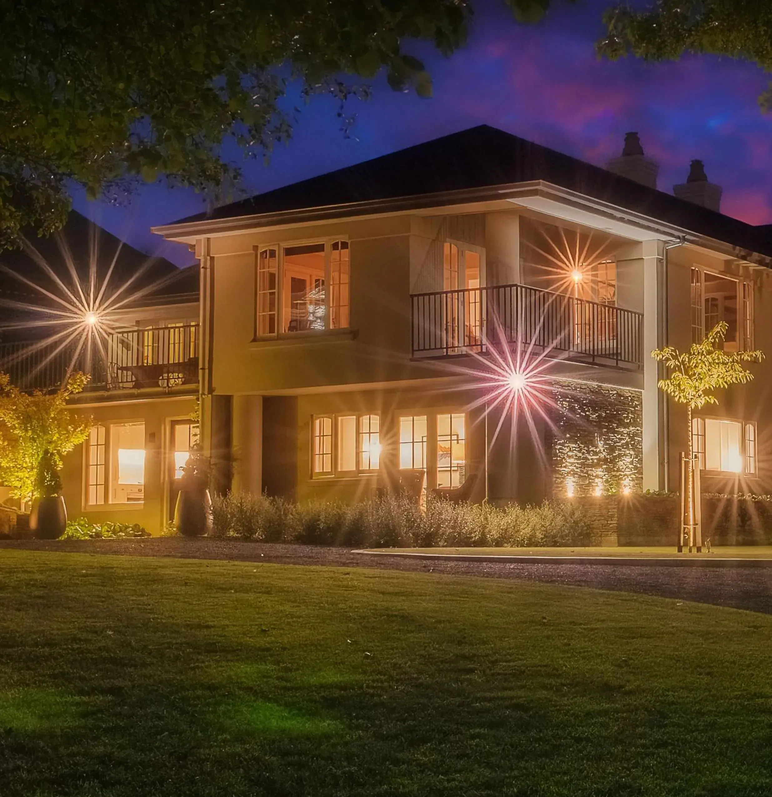 Night in Oakview Night in Oakview