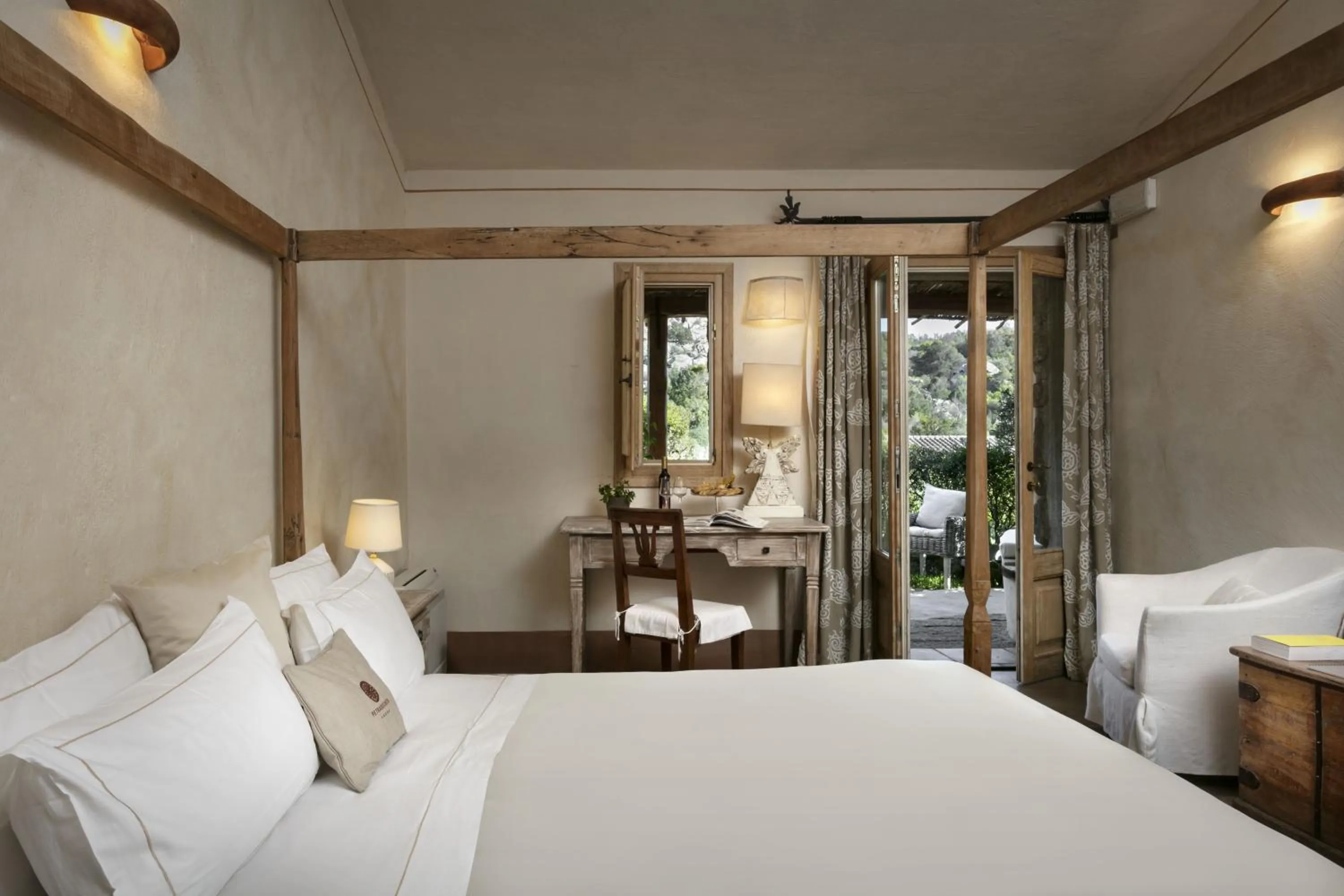 Bed in Petra Segreta Resort & Spa