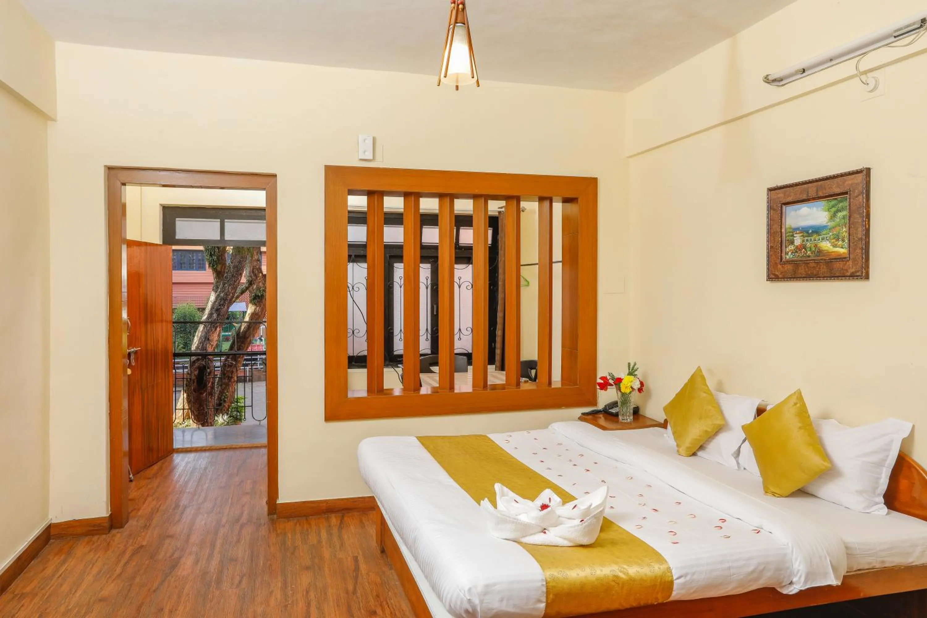 Photo of the whole room in The HighGarden