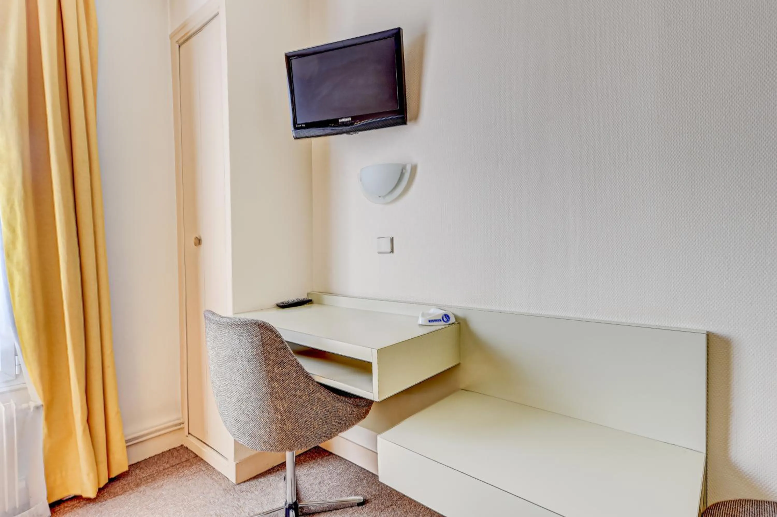 Seating area in Hôtel Robespierre Ex Idéal hôtel Paris - Montreuil