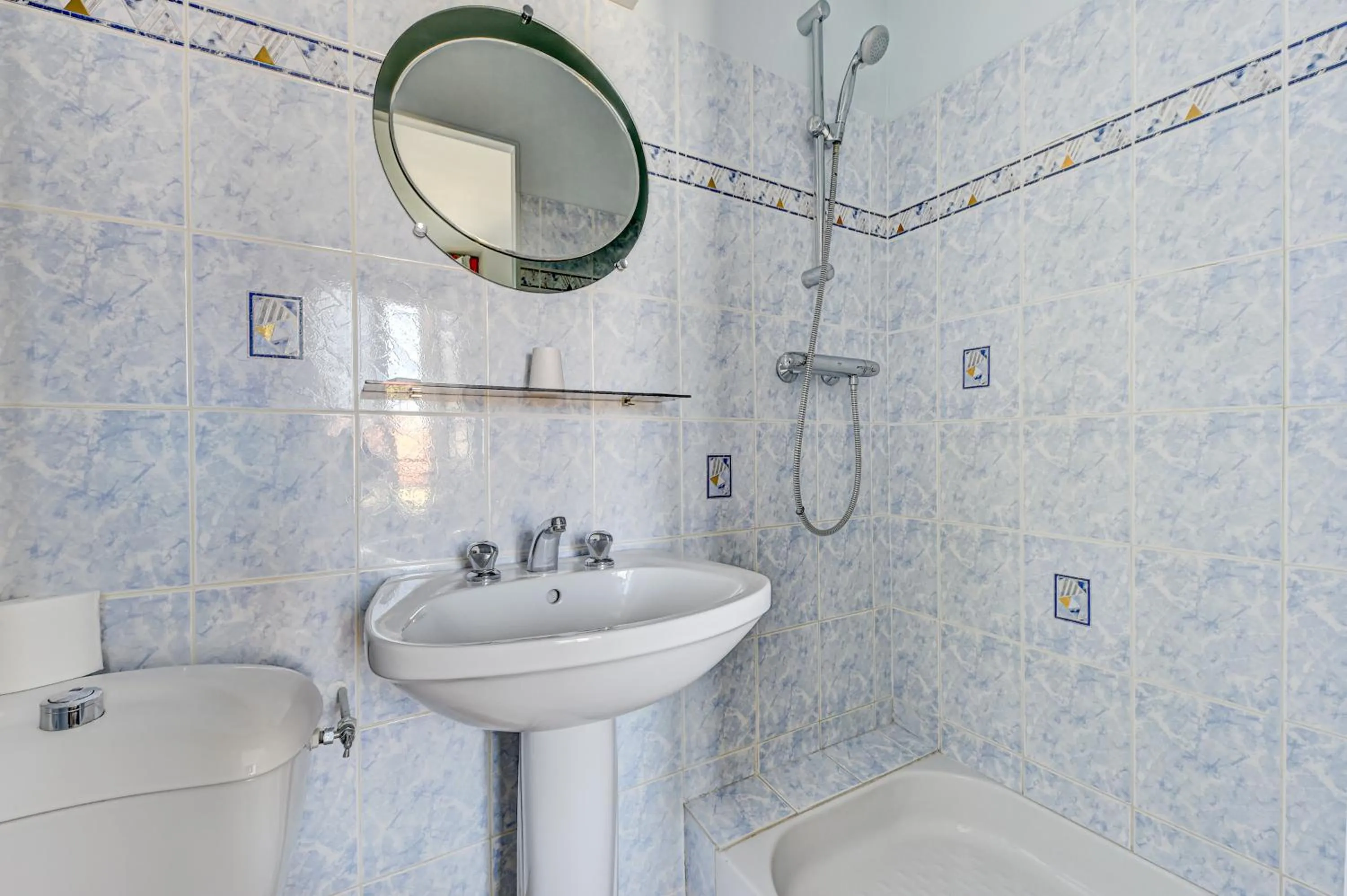 Bathroom in Hôtel Robespierre Ex Idéal hôtel Paris - Montreuil