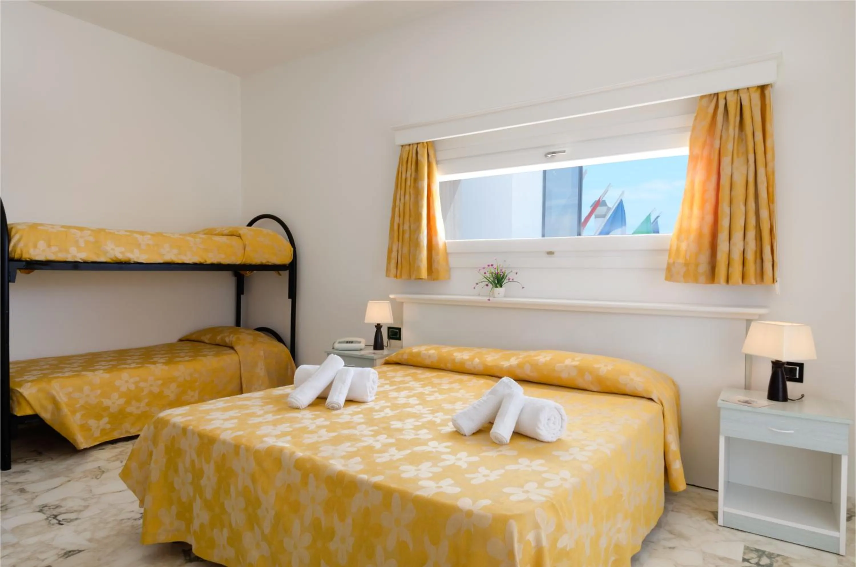 View (from property/room), Bed in Hotel Luna Lido