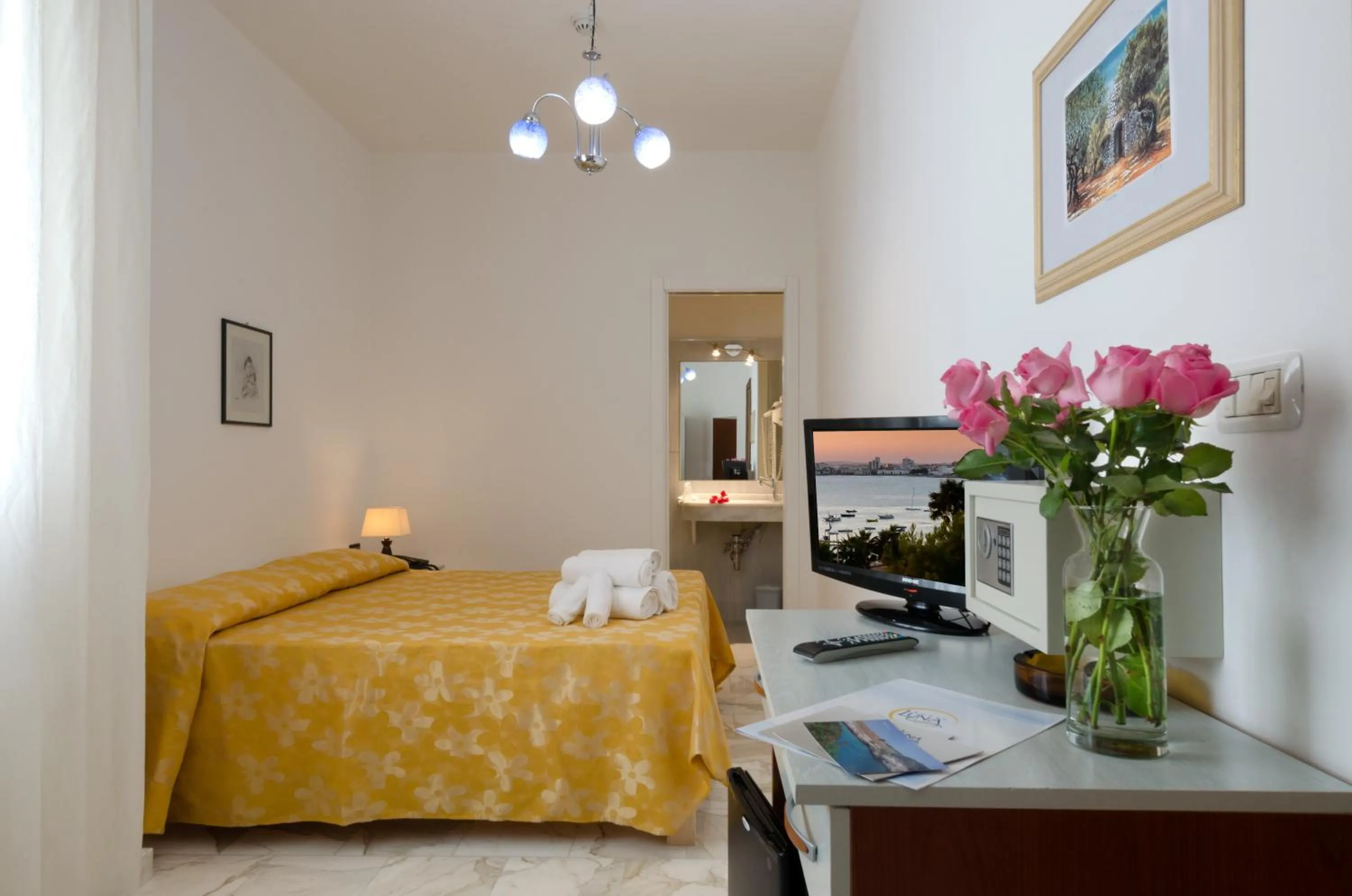 Bedroom, Bed in Hotel Luna Lido