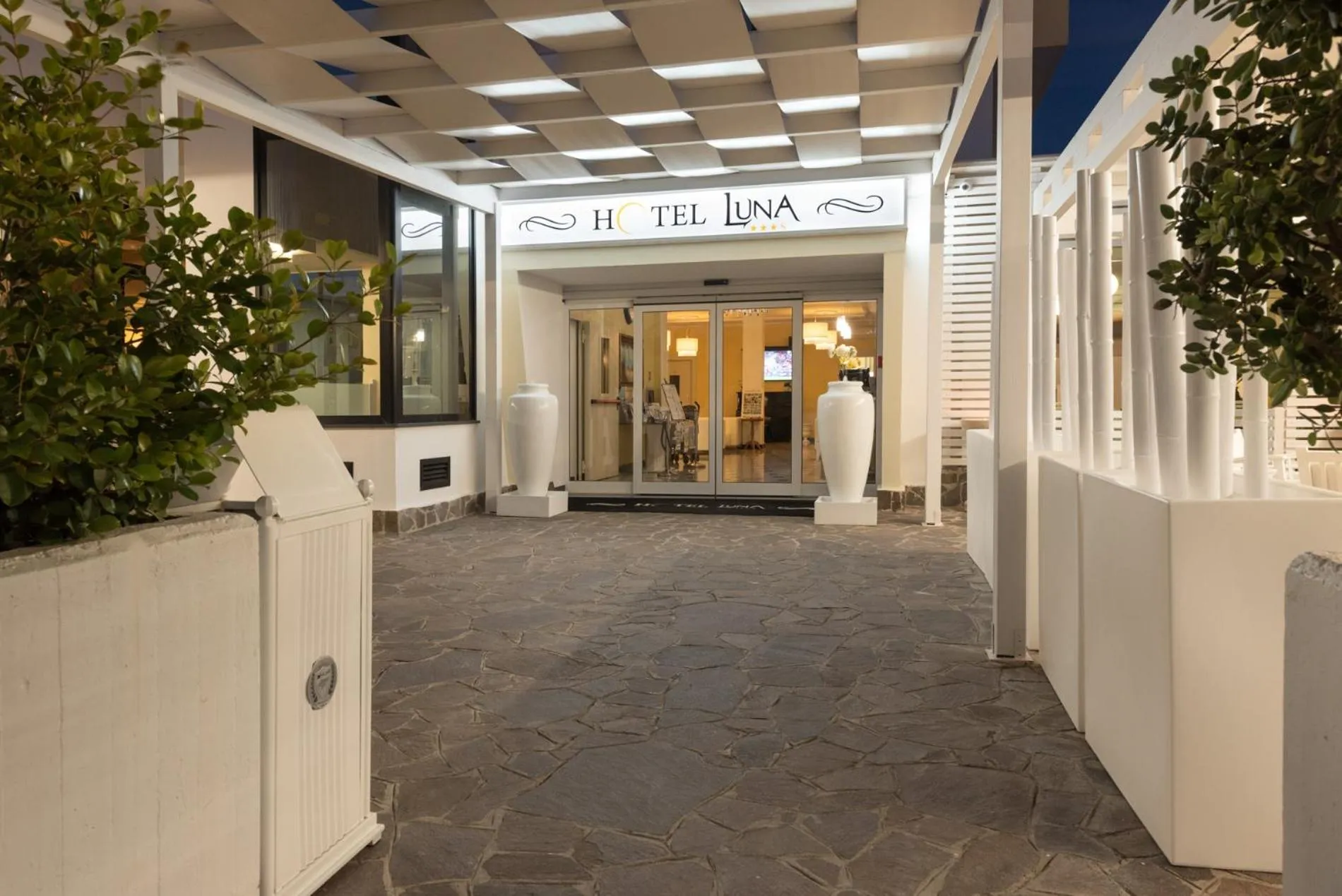 Facade/entrance in Hotel Luna Lido