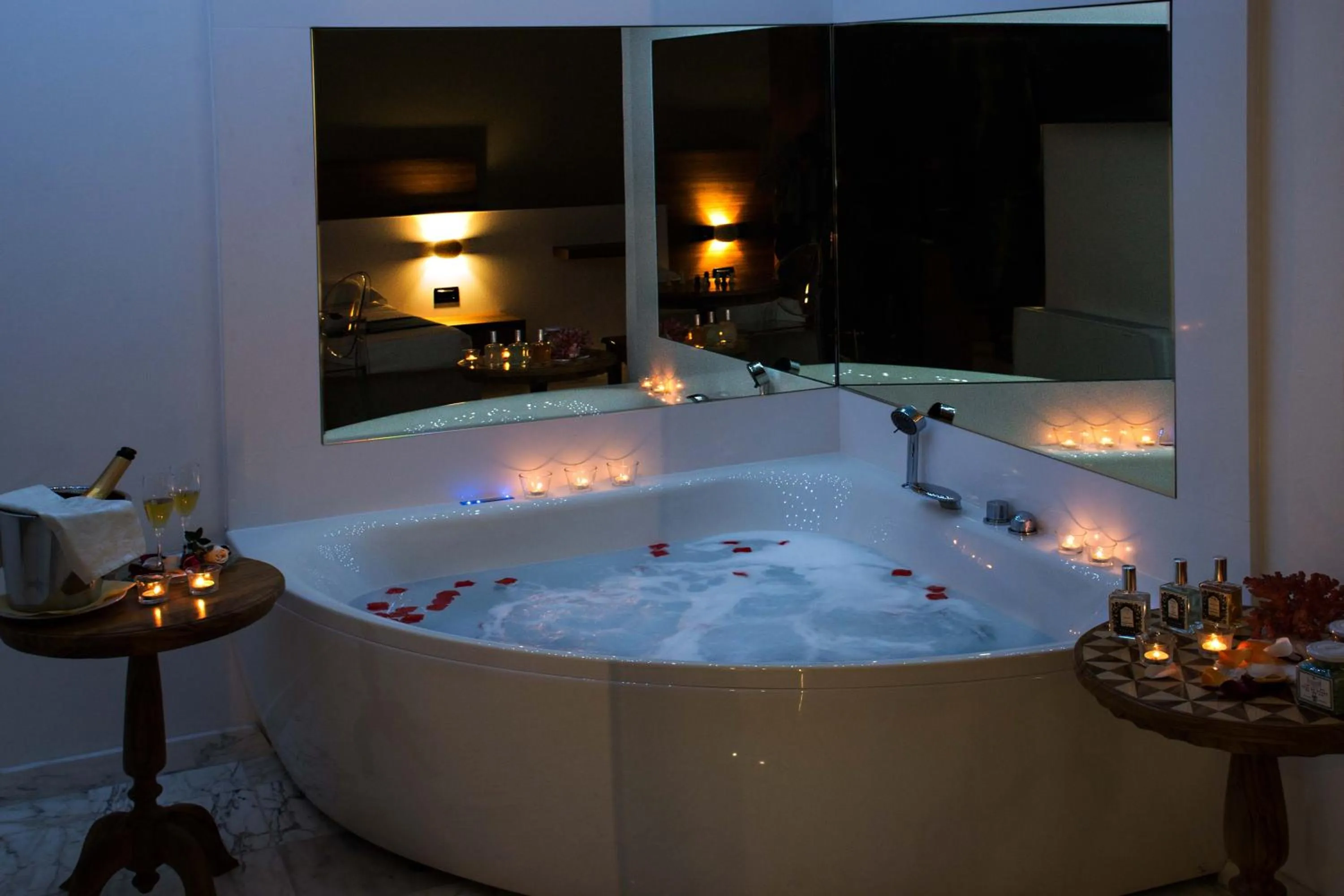 Hot Tub in Hotel Luna Lido